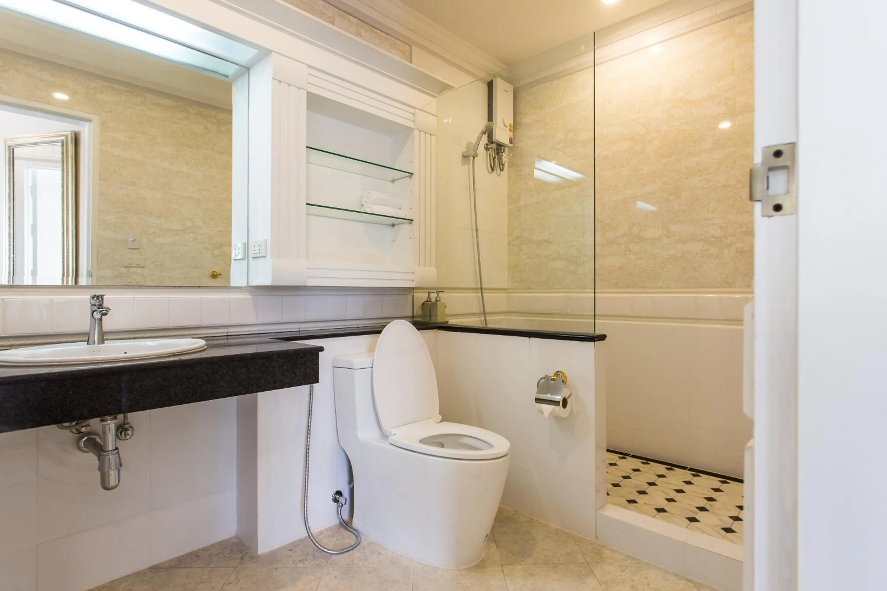 Bathroom in The Lek Aree