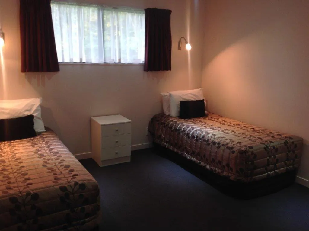 Bed in Central Park Motor Inn