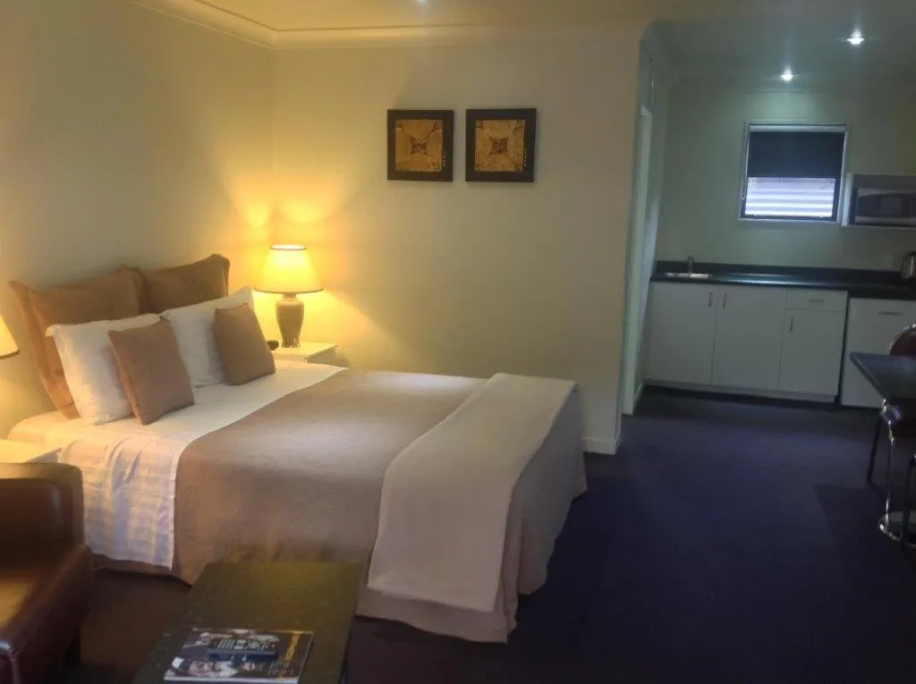 Bed in Central Park Motor Inn