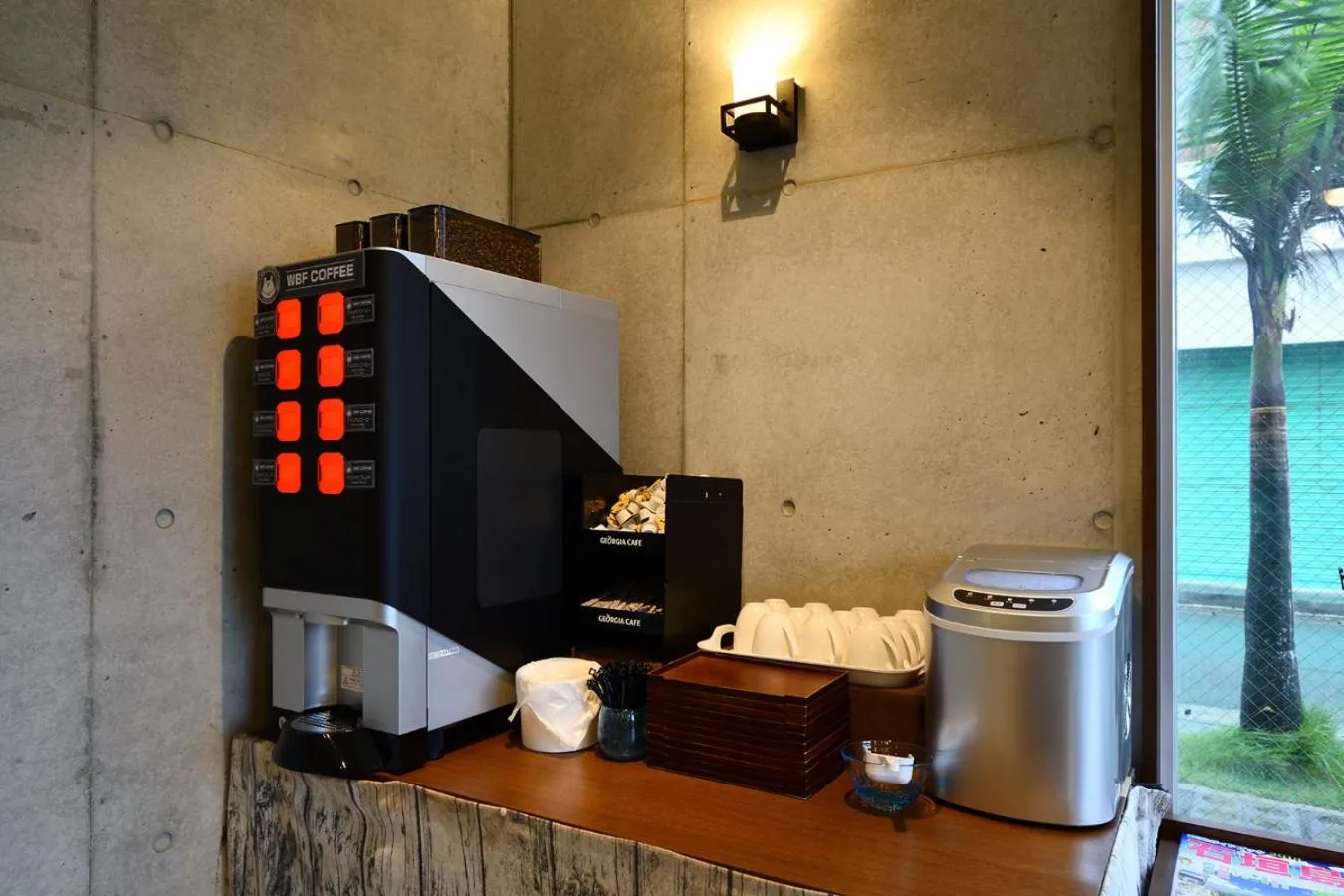 Communal lounge/ TV room in The BREAKFAST HOTEL PORTO Ishigakijima