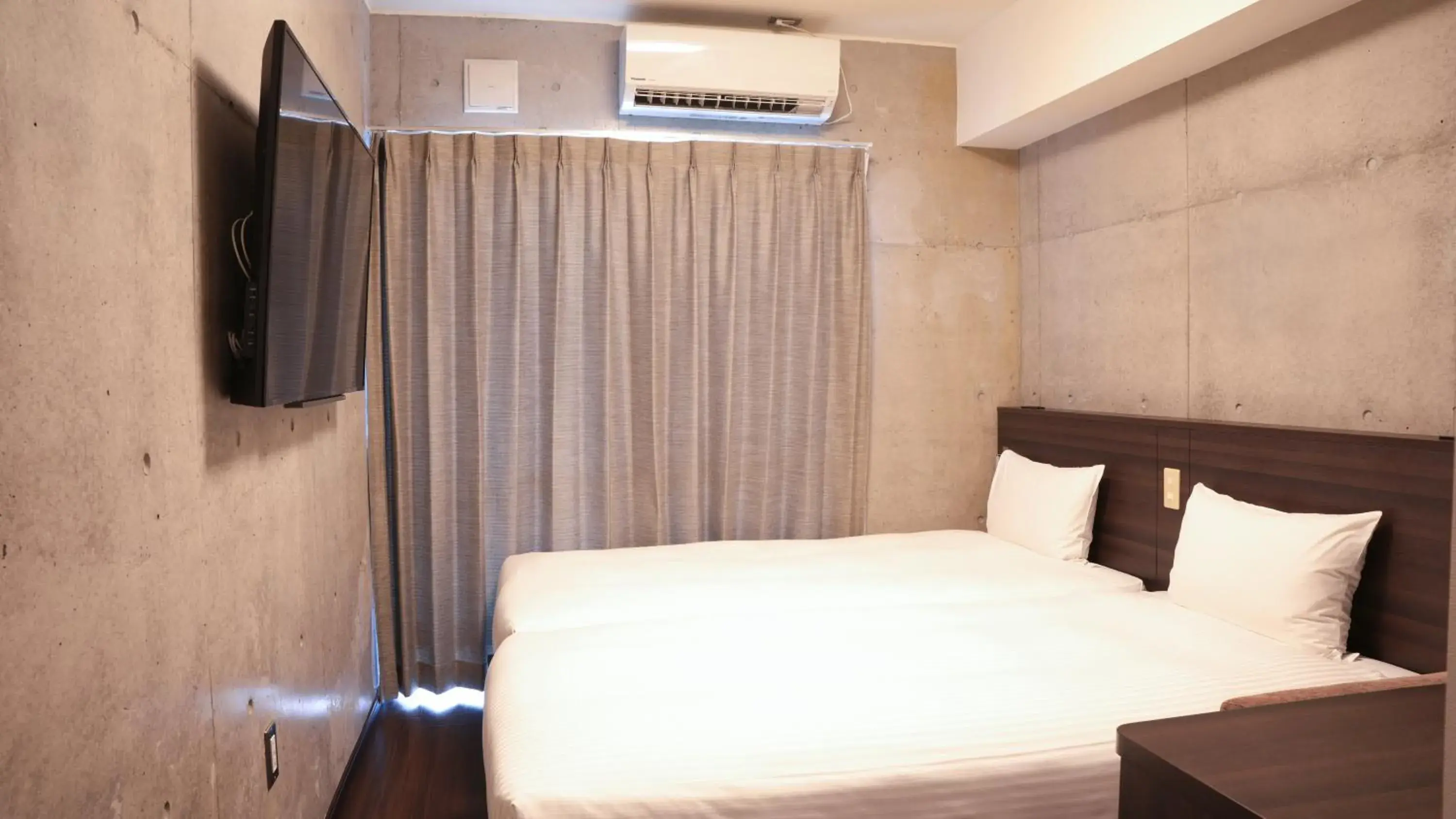 Economy Twin Room - single occupancy - Hotel Building in The BREAKFAST HOTEL PORTO Ishigakijima Economy Twin Room - single occupancy - Hotel Building in The BREAKFAST HOTEL PORTO Ishigakijima