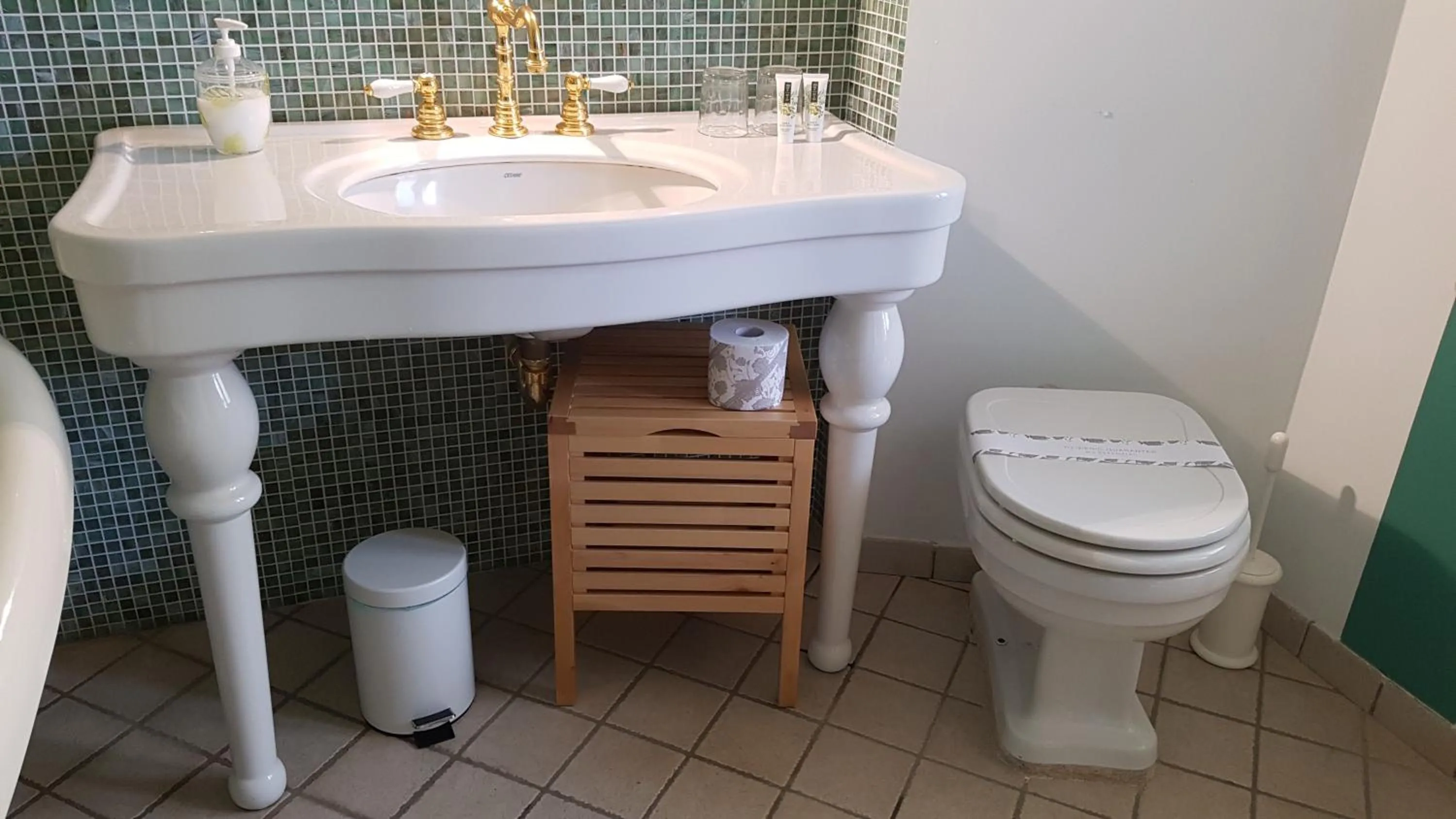 Bathroom in B&B TORRE DEI SARACENI