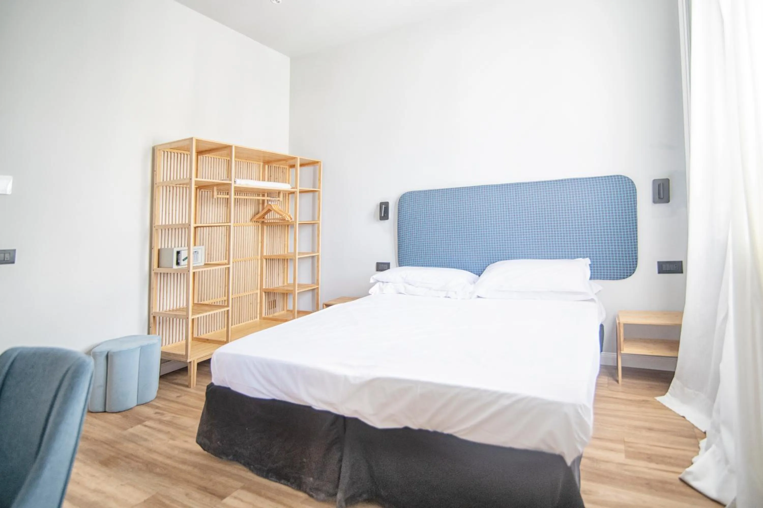 Photo of the whole room, Bed in Albium Hotel