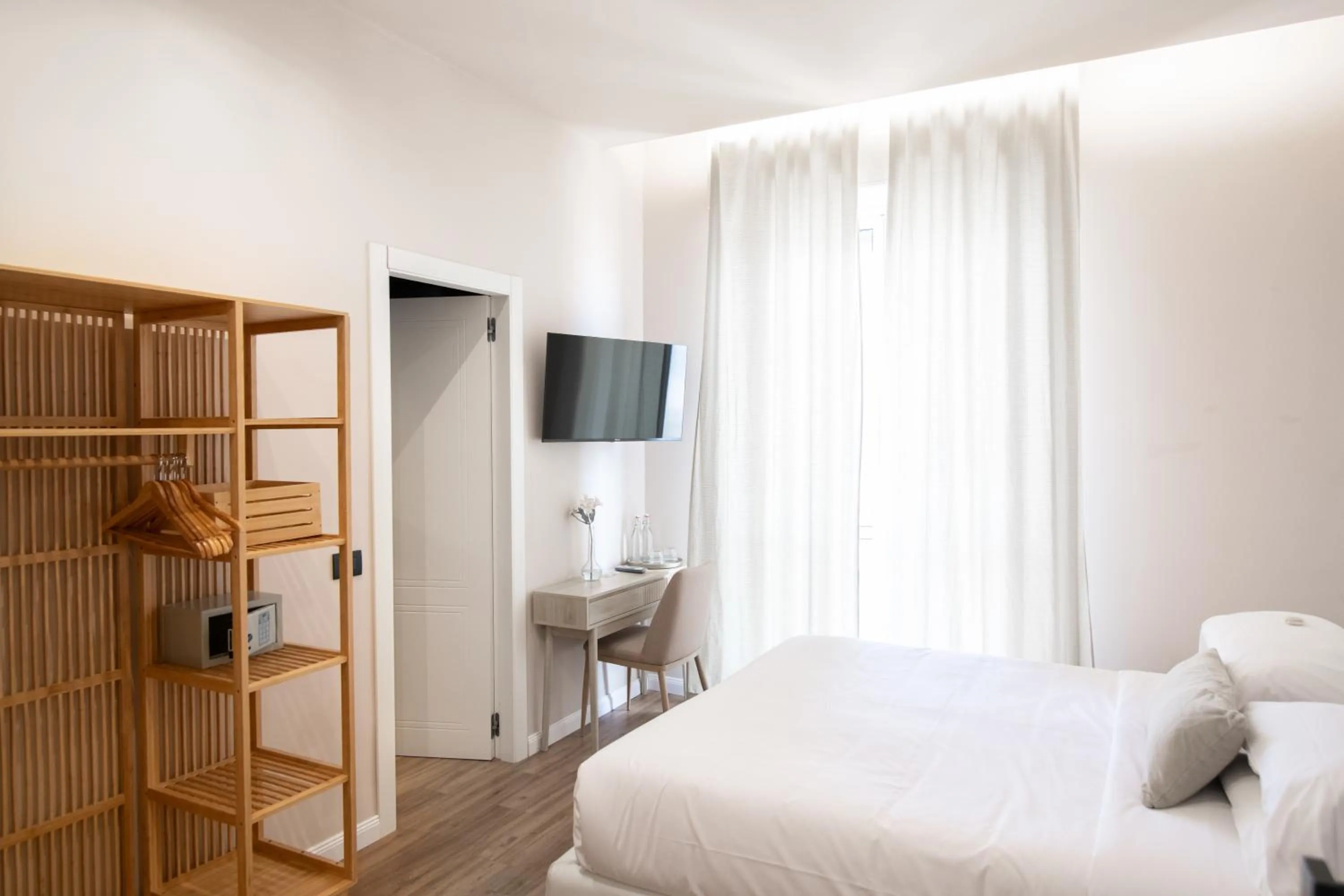 Photo of the whole room, Bed in Albium Hotel