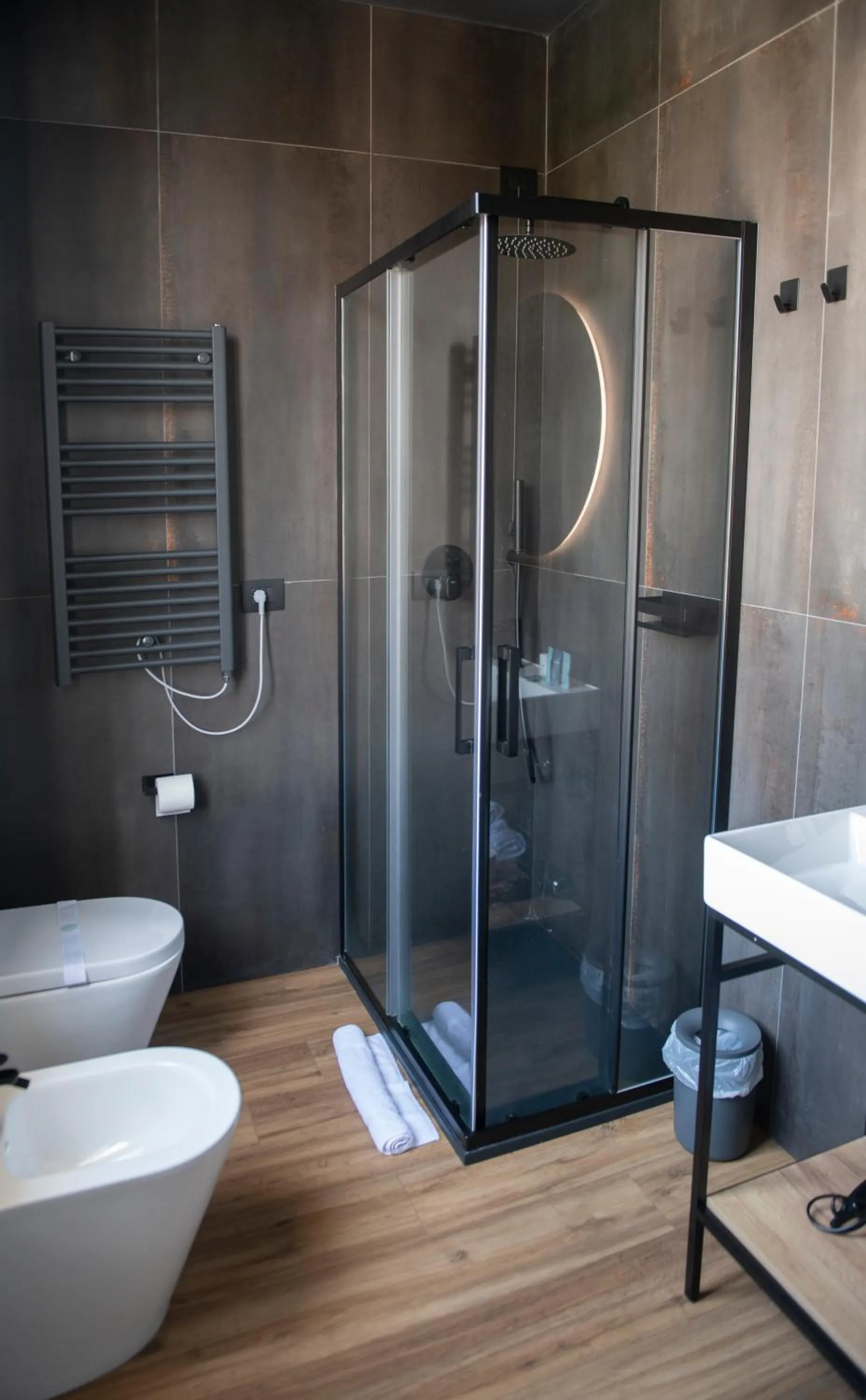 Shower in Albium Hotel