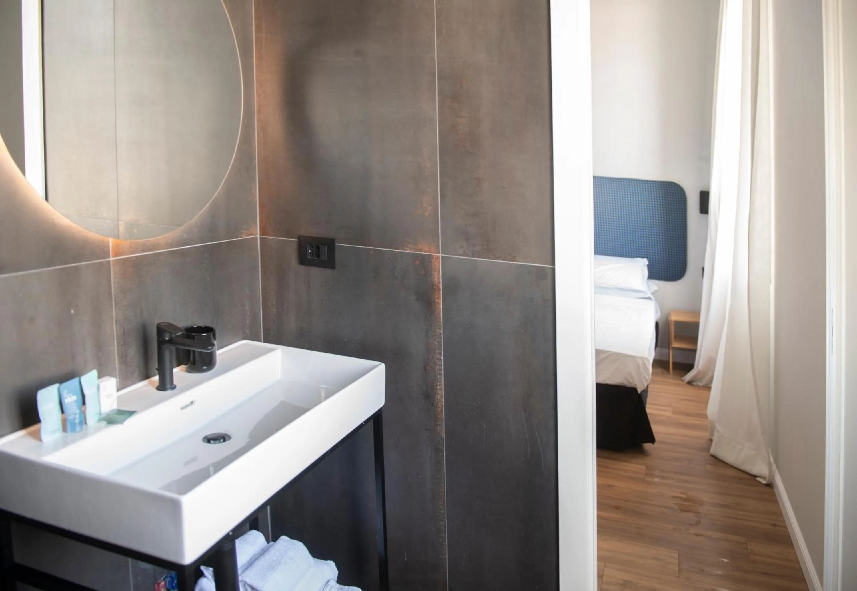 Bathroom in Albium Hotel