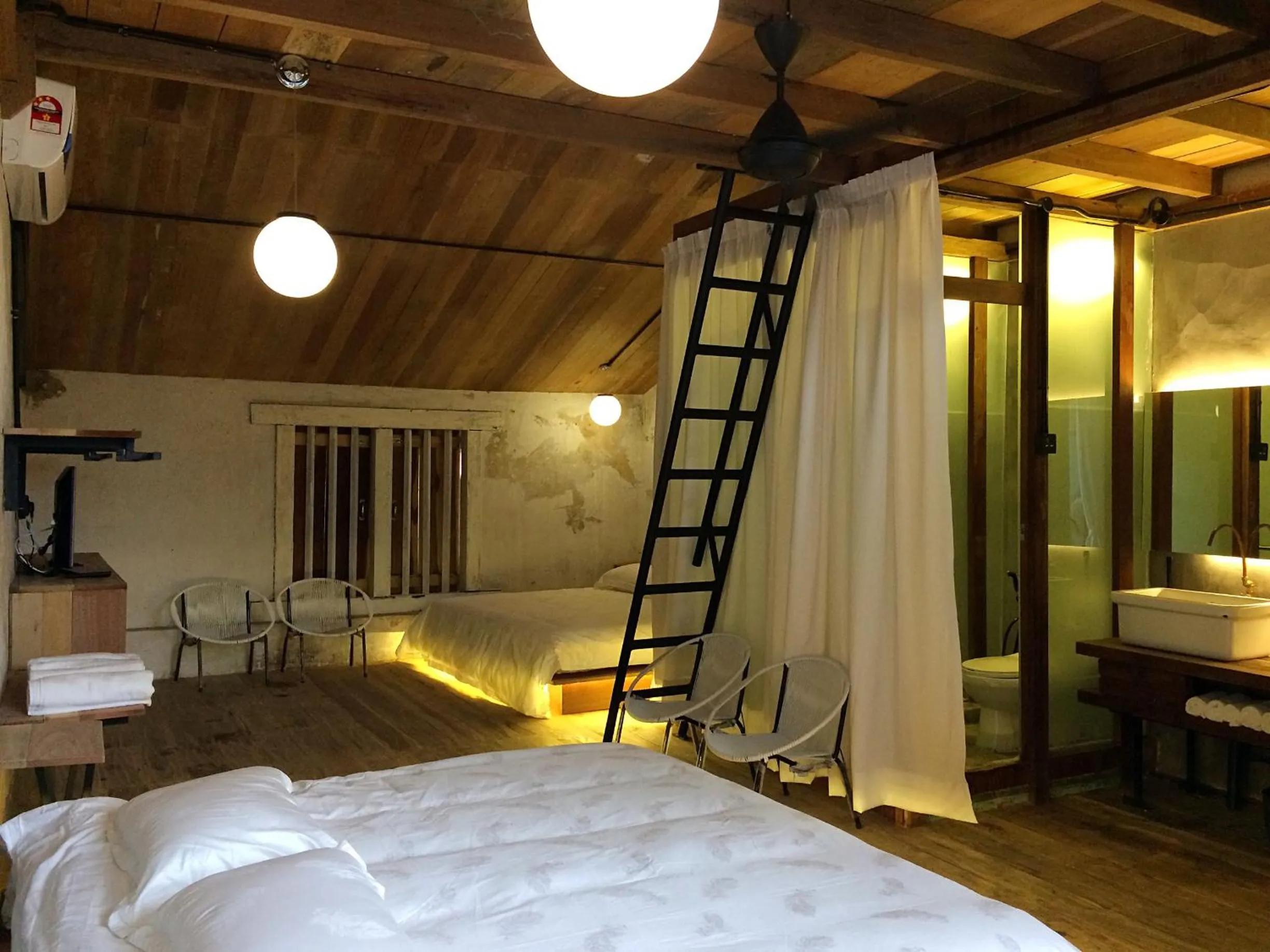 Toilet, Bed in Rimba Hang Kasturi Villa