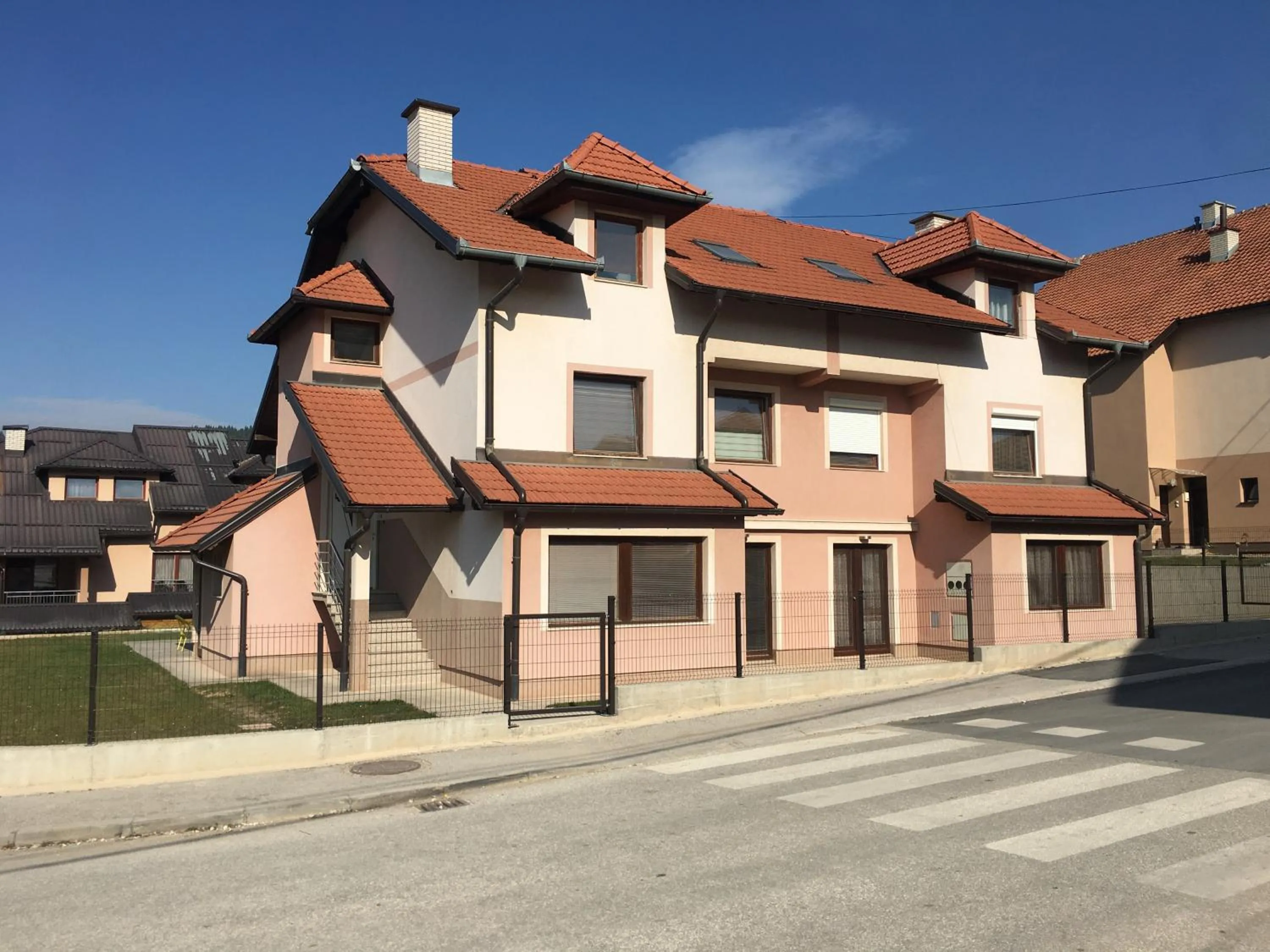 Property building in Apartmani Kokotović