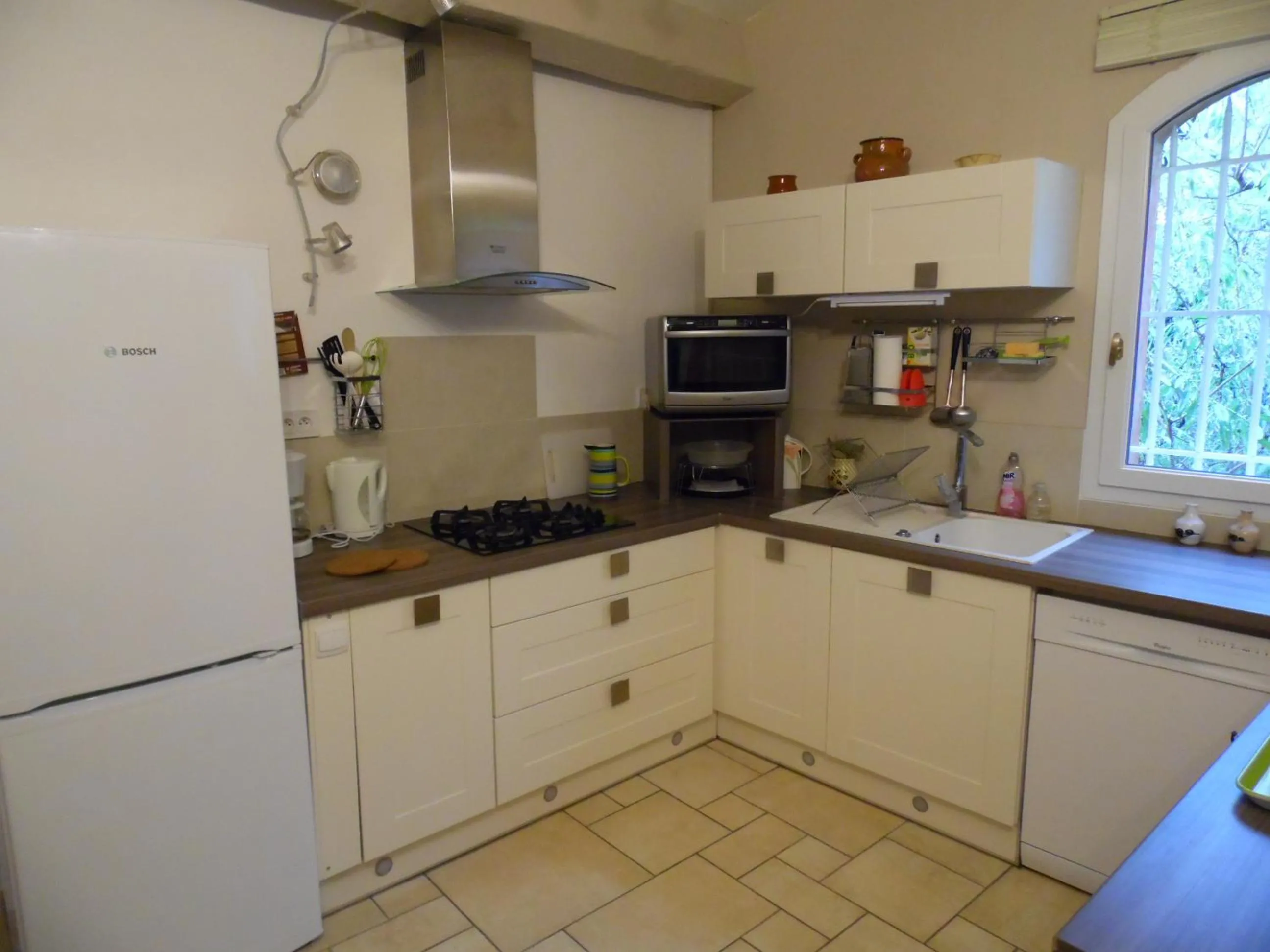 Communal kitchen in le Mas du Pin Vert