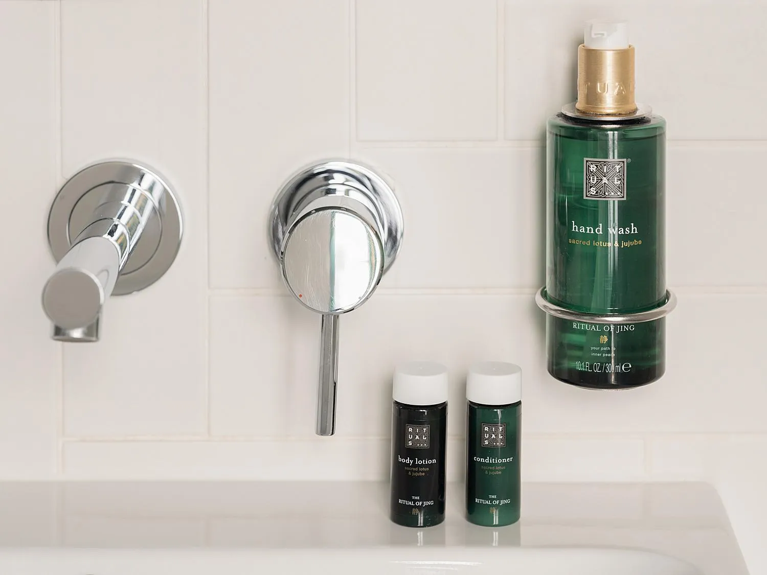 Bathroom in Bob Hotel