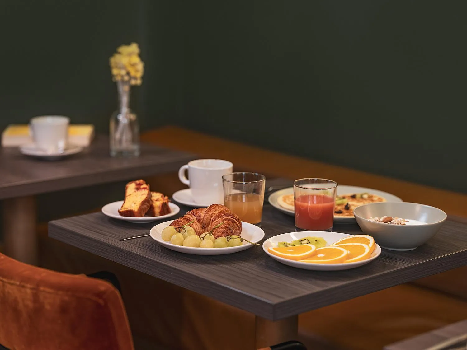 Breakfast in Bob Hotel