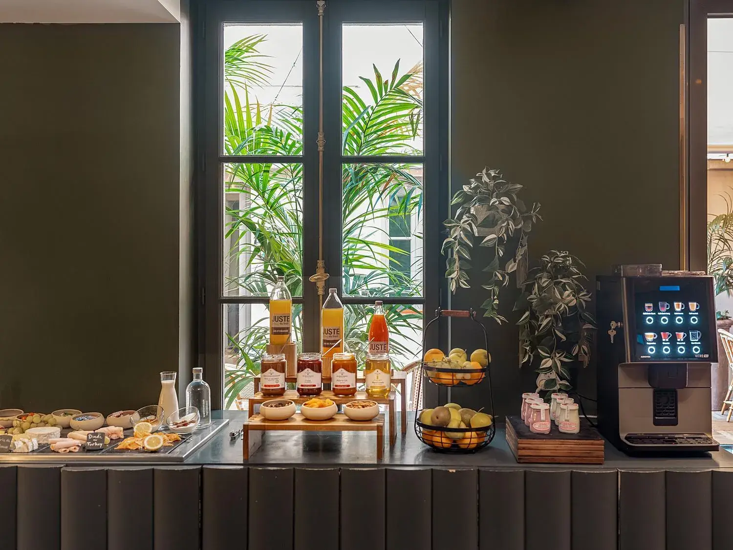 Breakfast in Bob Hotel Breakfast in Bob Hotel