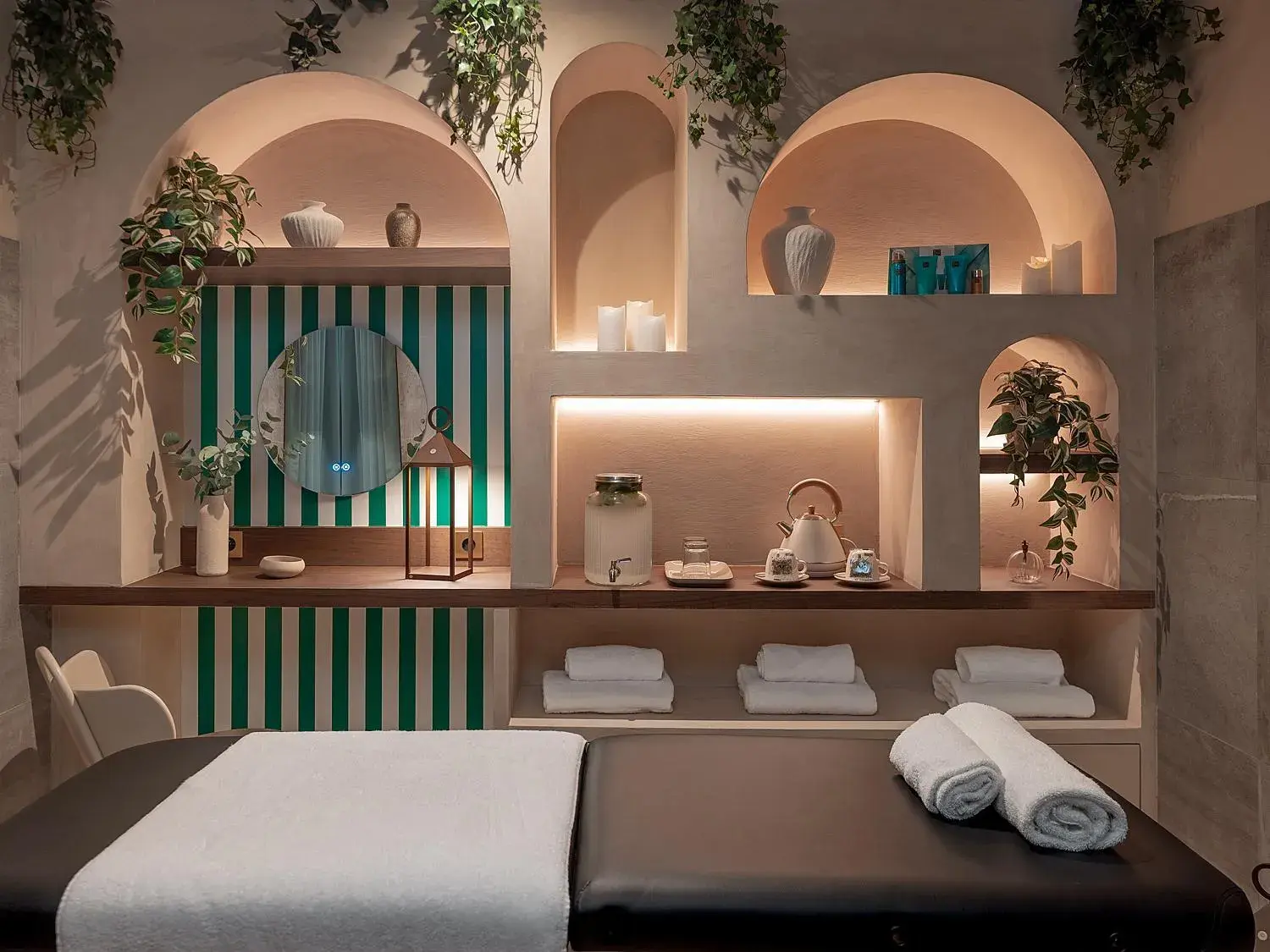 Massage, Bed in Bob Hotel Massage, Bed in Bob Hotel