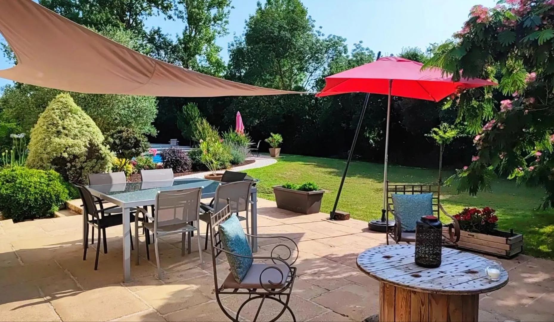 Patio in Au Clos Des Templiers