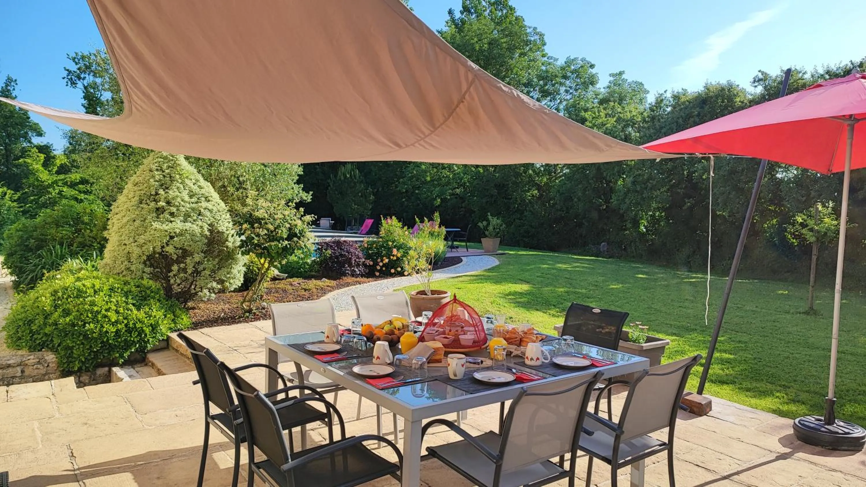 Patio in Au Clos Des Templiers