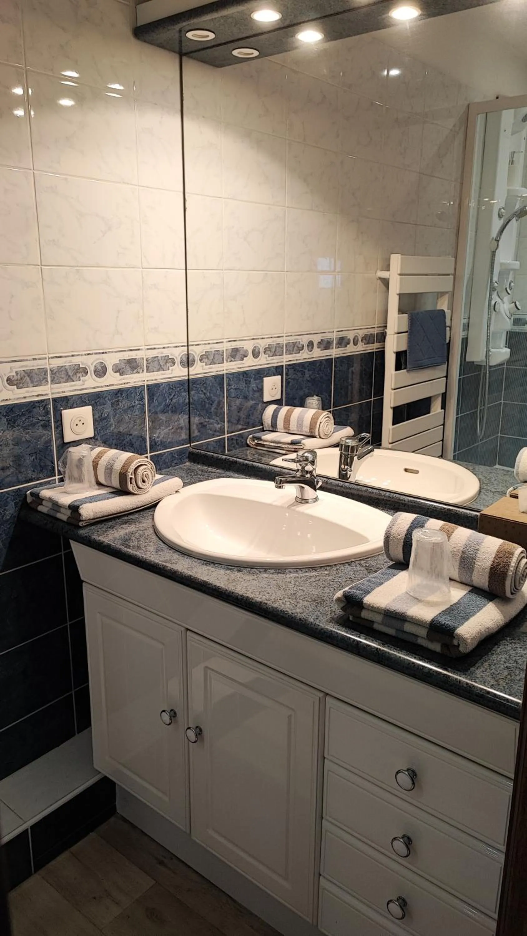 Bathroom in Au Clos Des Templiers