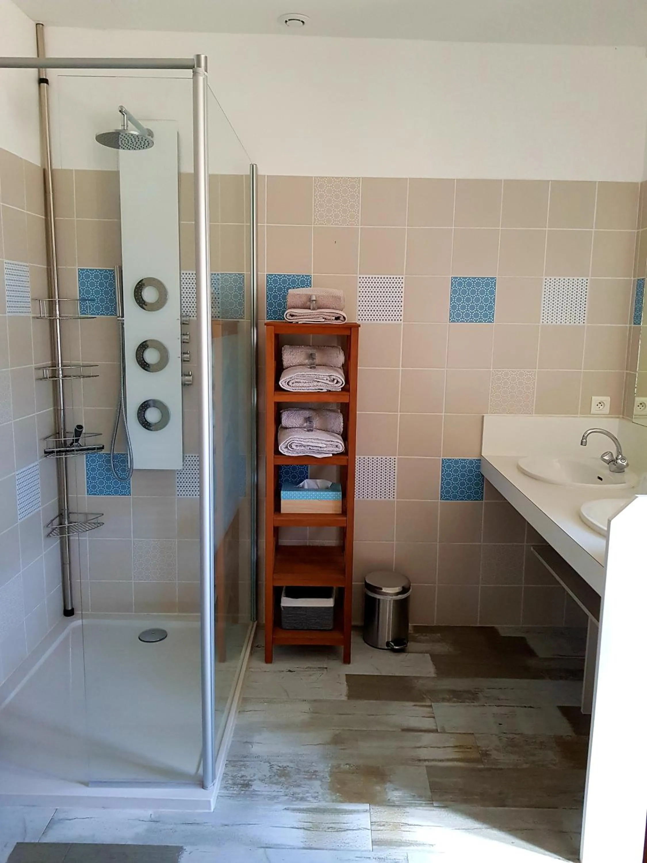 Shower in Au Clos Des Templiers