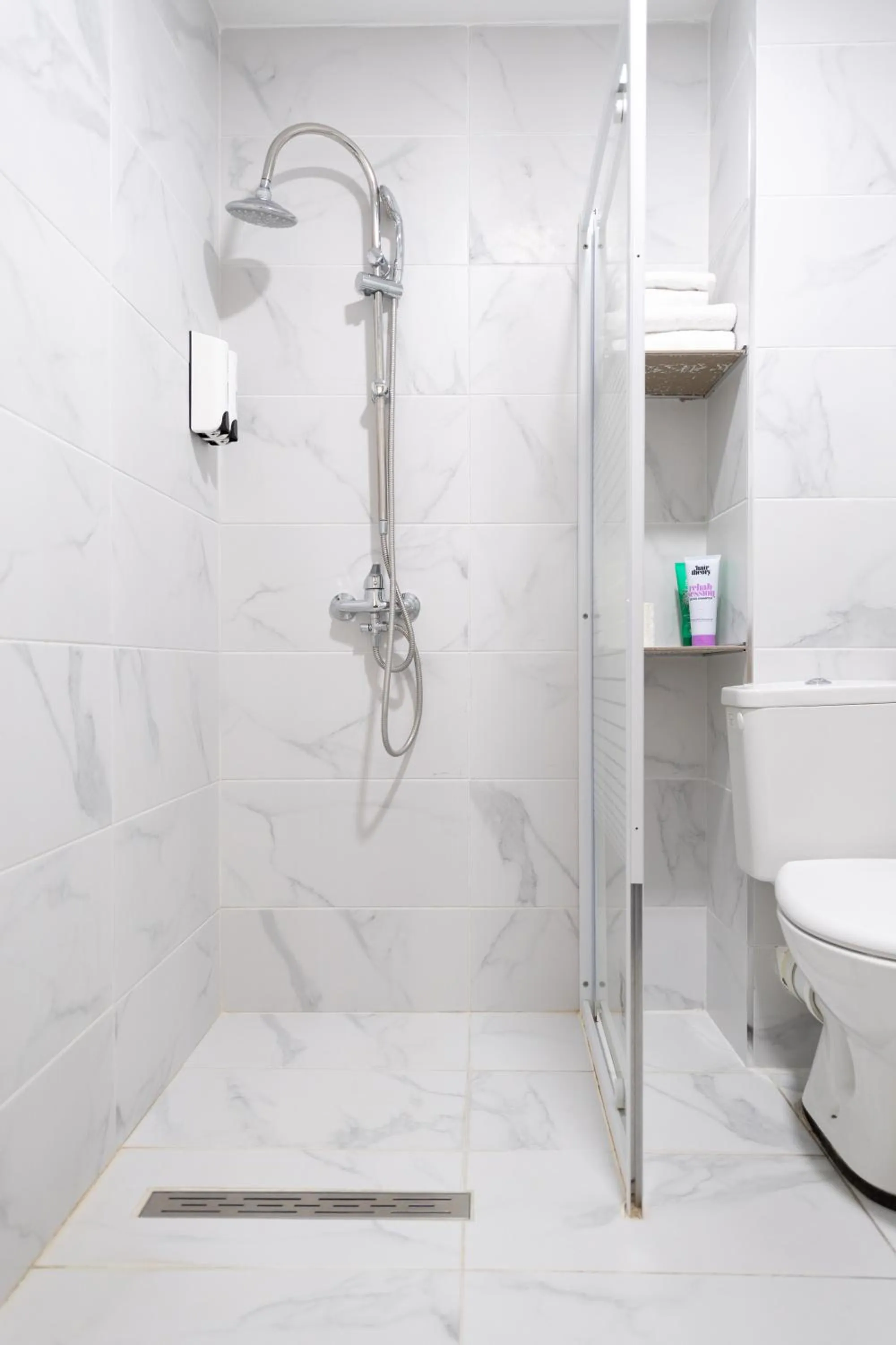 Shower in Hotel Le Grand Colombier