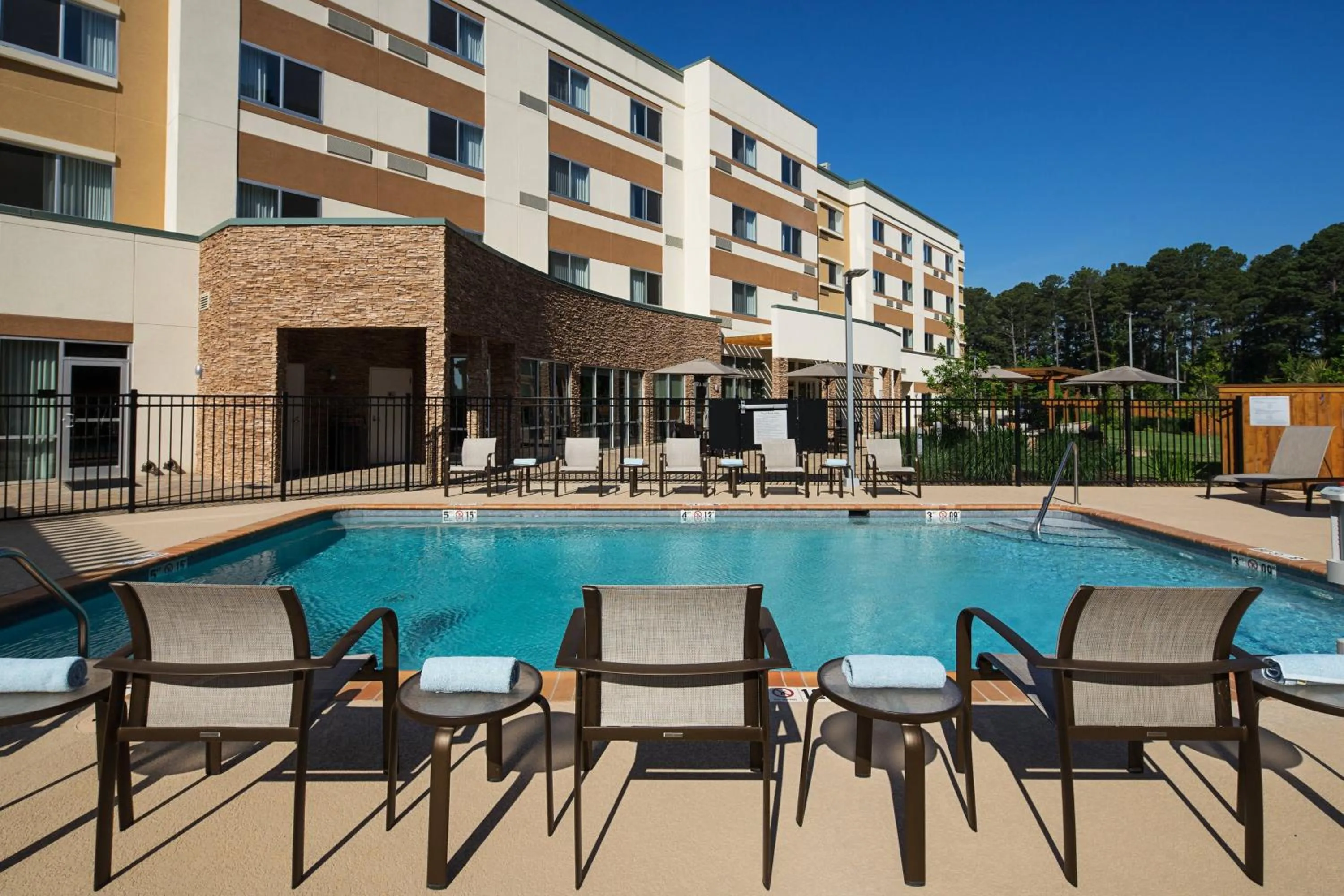 Swimming pool in Courtyard by Marriott Ruston