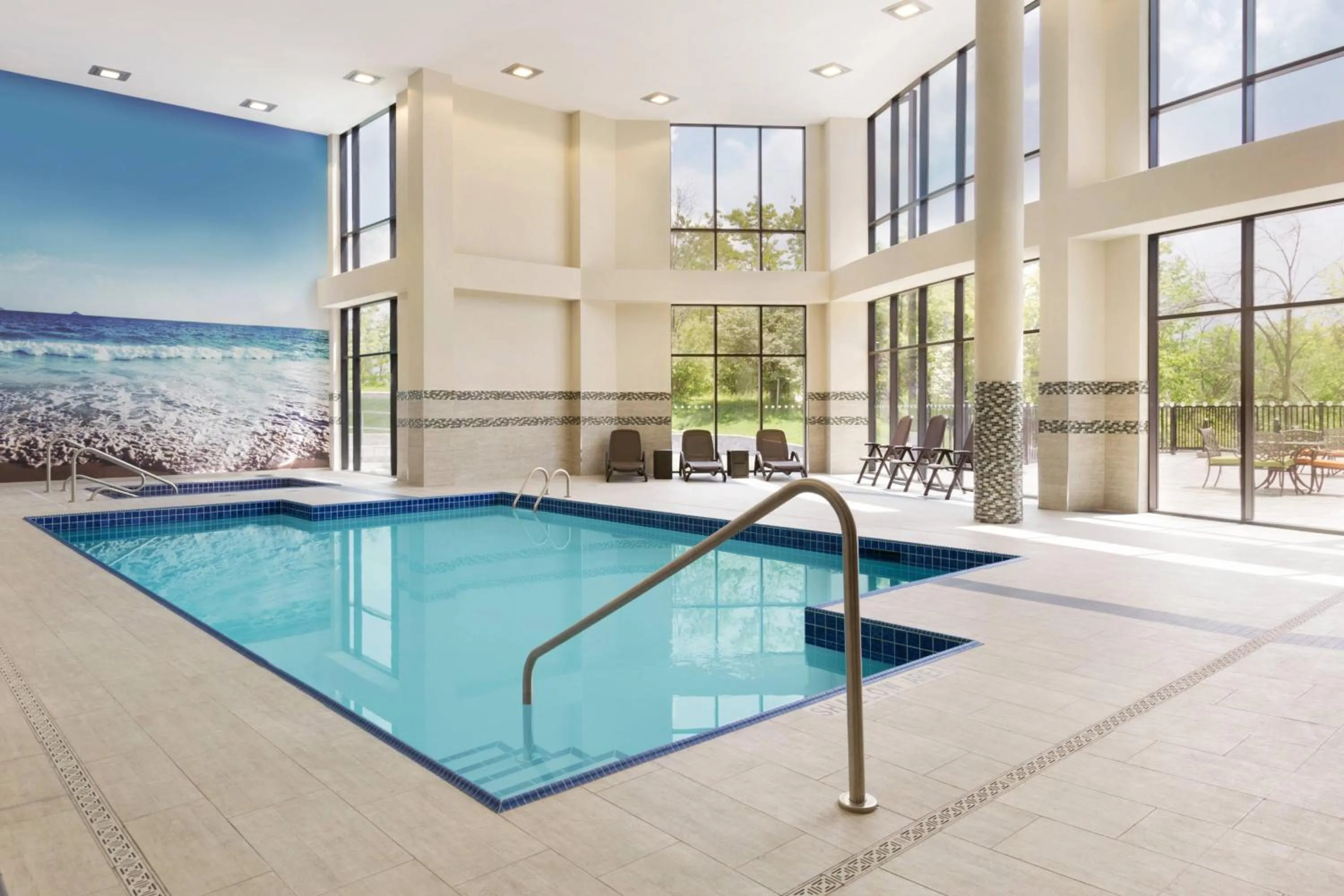 Swimming pool in Courtyard by Marriott Toronto Mississauga/West
