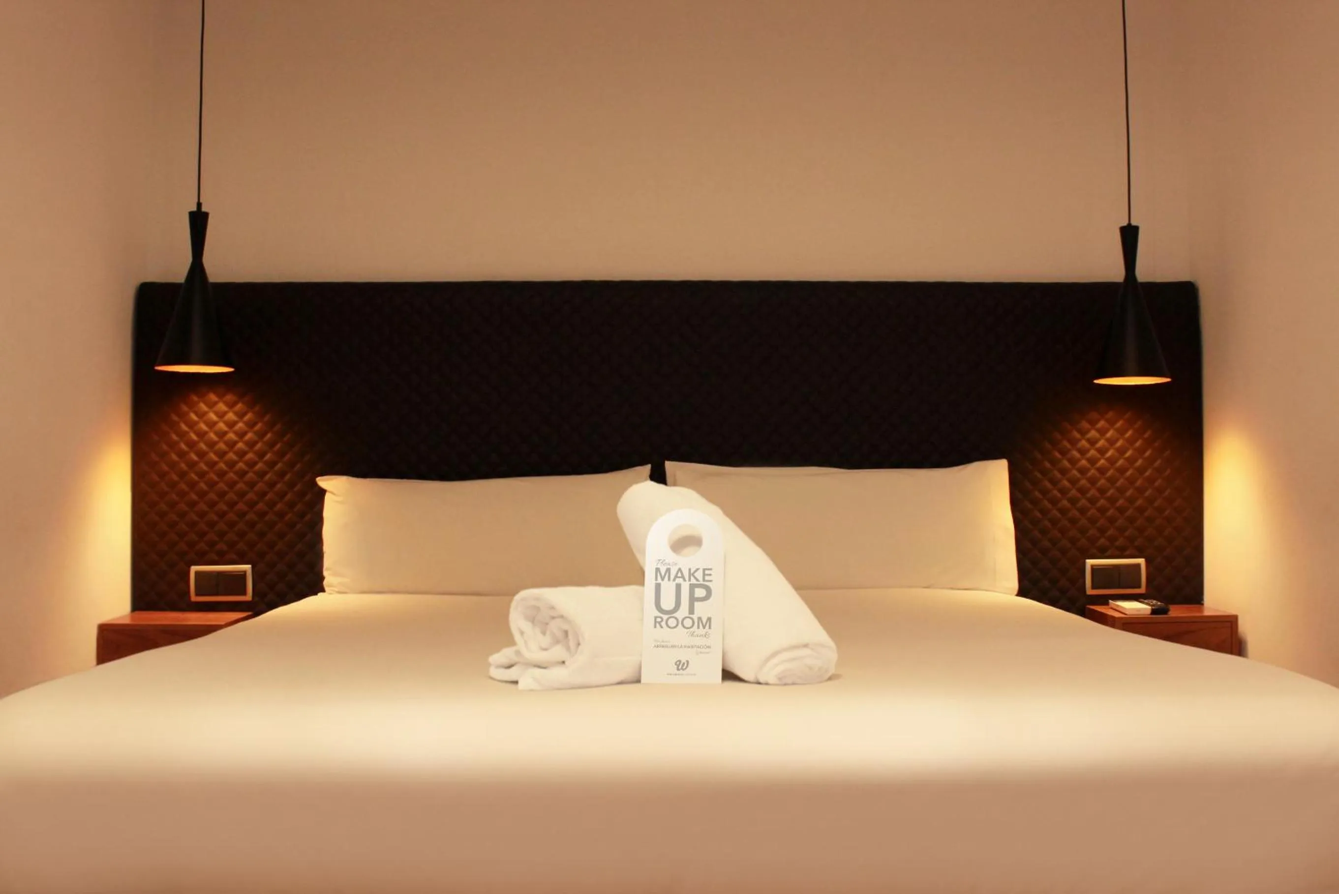 Bed in Woohoo Suites Madrid