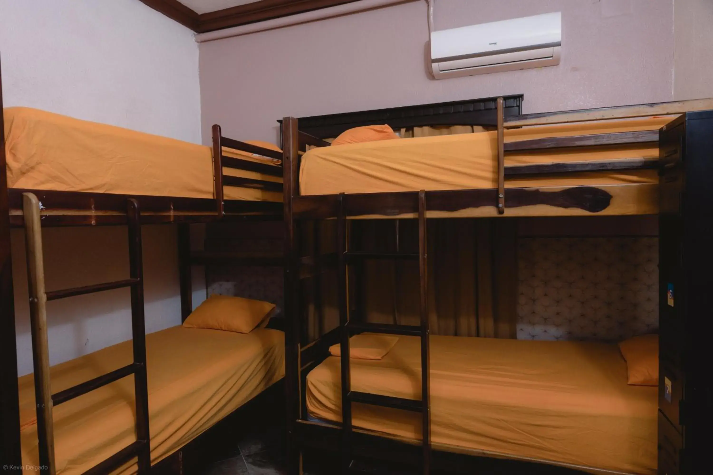 Single Bed in 6-Bed Dormitory Room in Hostal Casa de Grethel Single Bed in 6-Bed Dormitory Room in Hostal Casa de Grethel