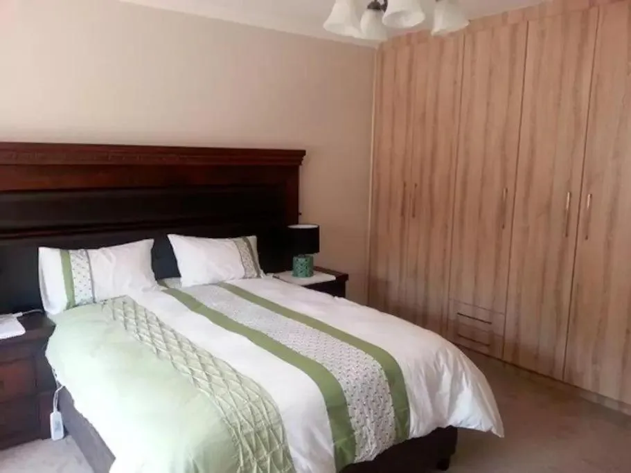 Bedroom, Bed in Spacious Garden Cottage