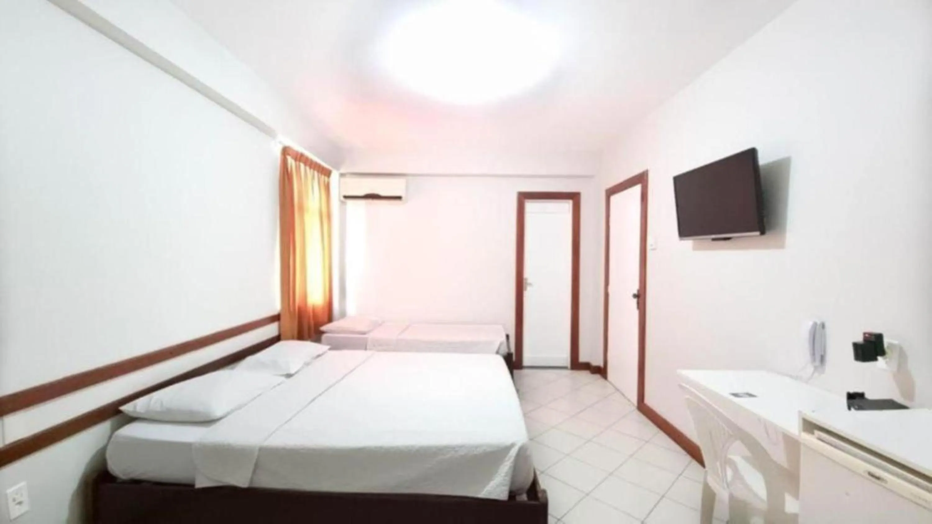 TV and multimedia, Bed in Pousada Central