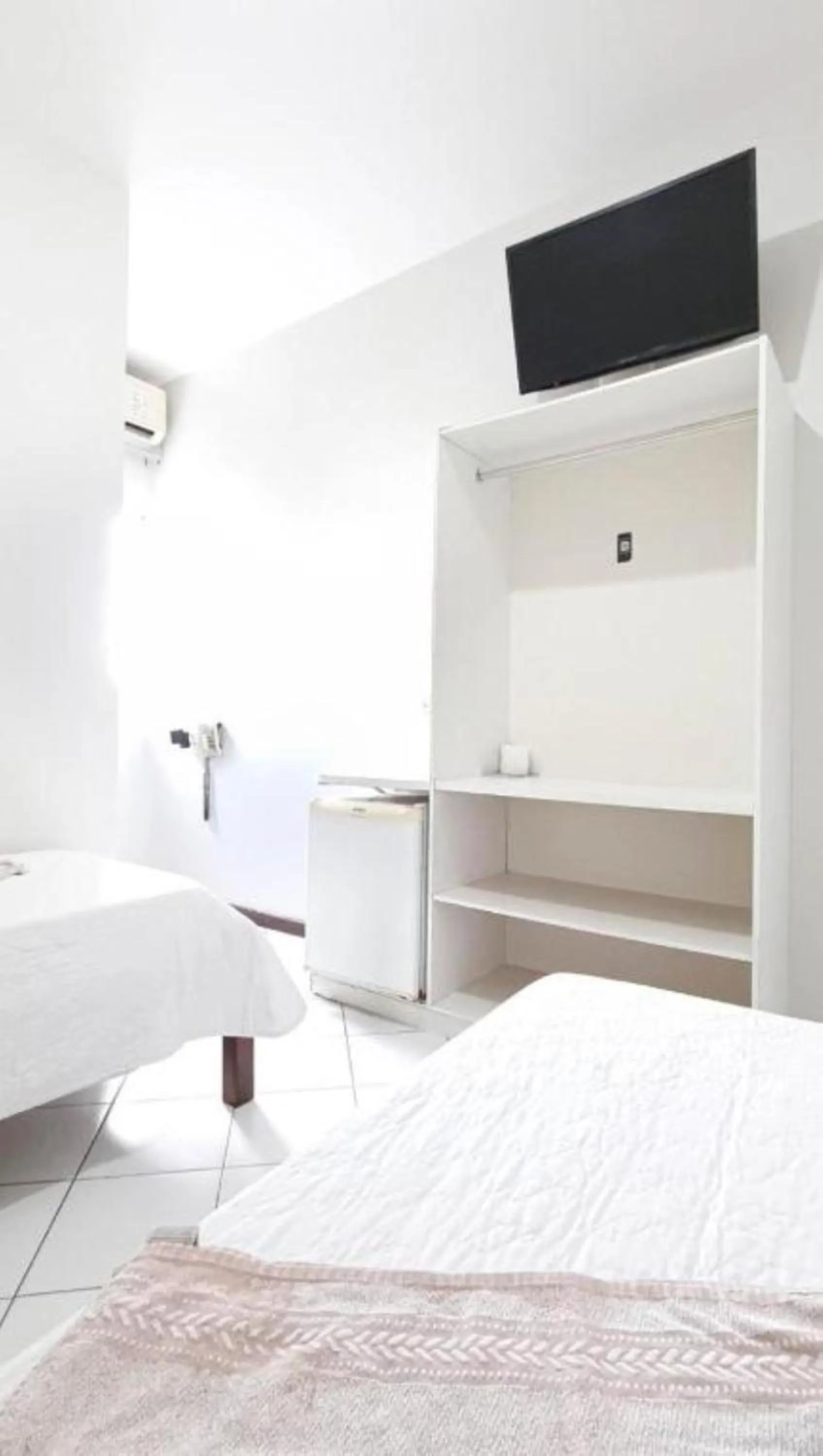 Bedroom, Bed in Pousada Central