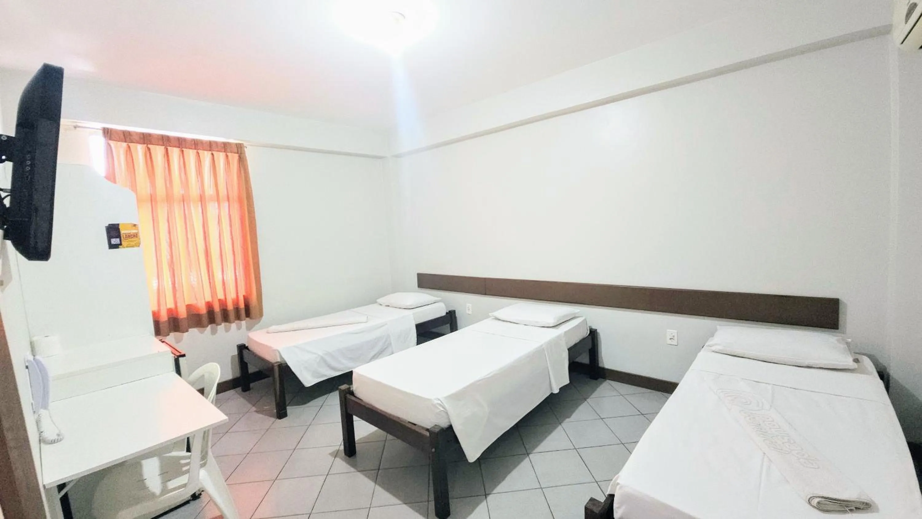 Photo of the whole room, Bed in Pousada Central