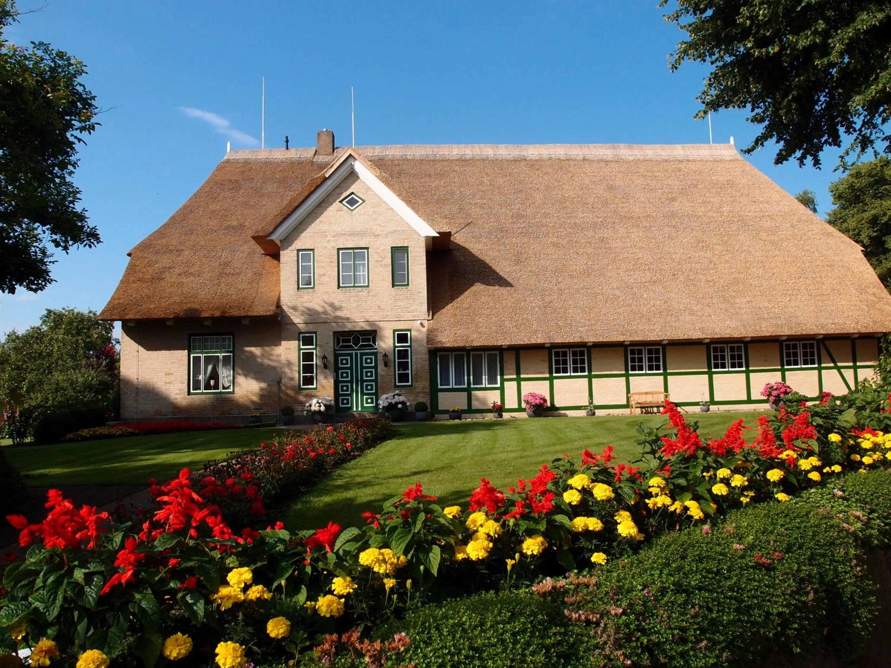 Property building in Hof Brooks