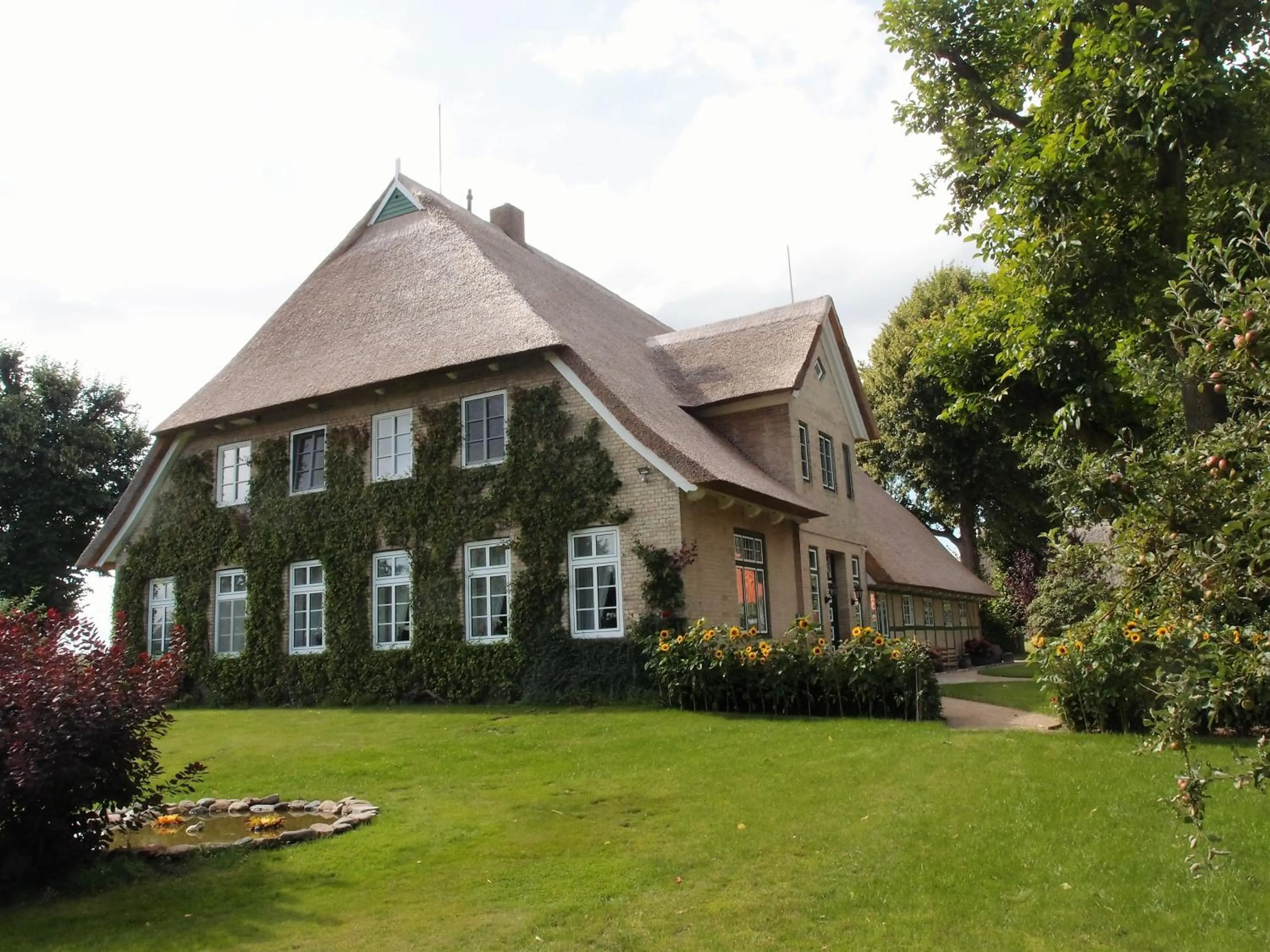 Property building in Hof Brooks