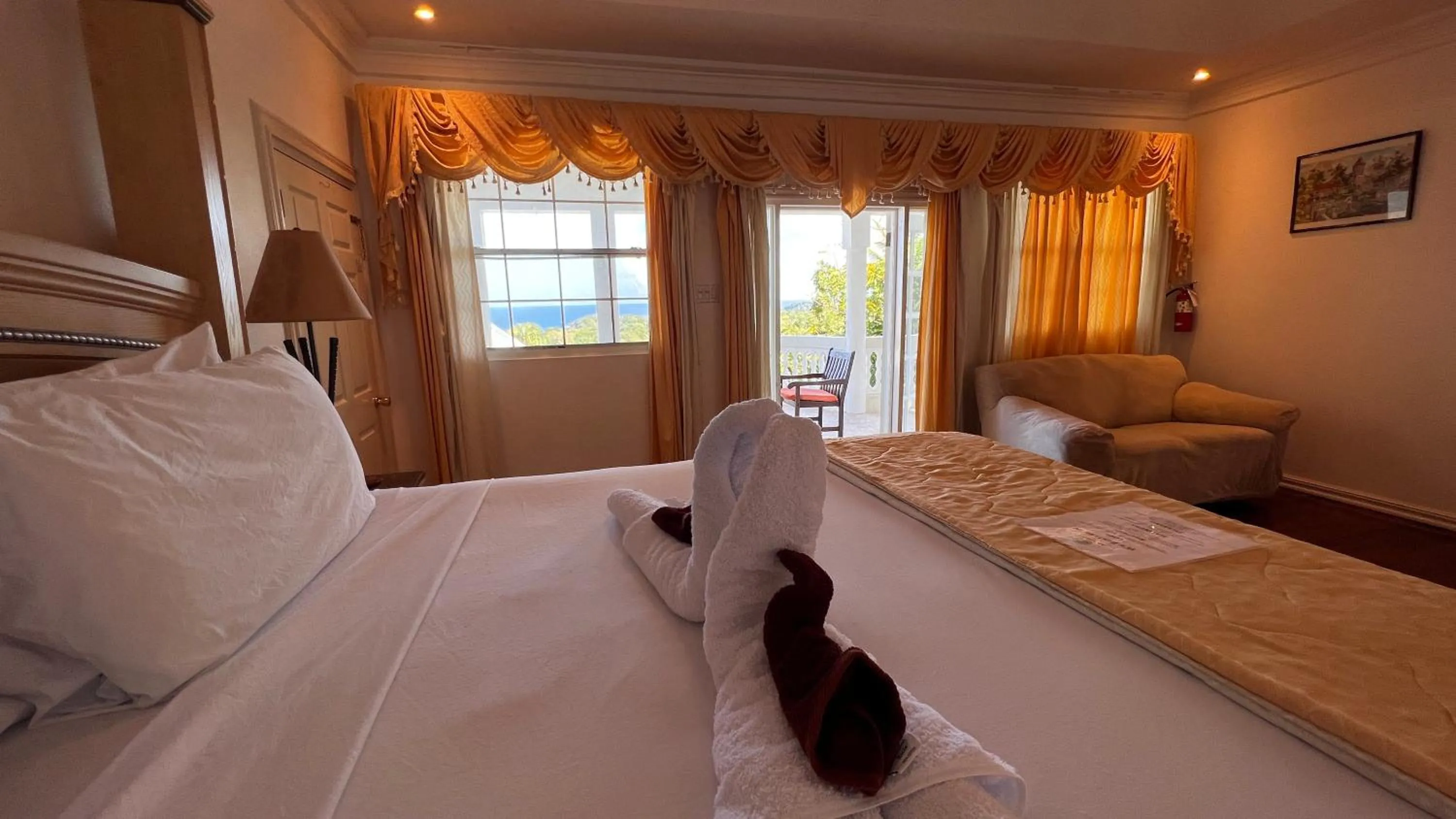 Bedroom, Bed in All Nations Guest House