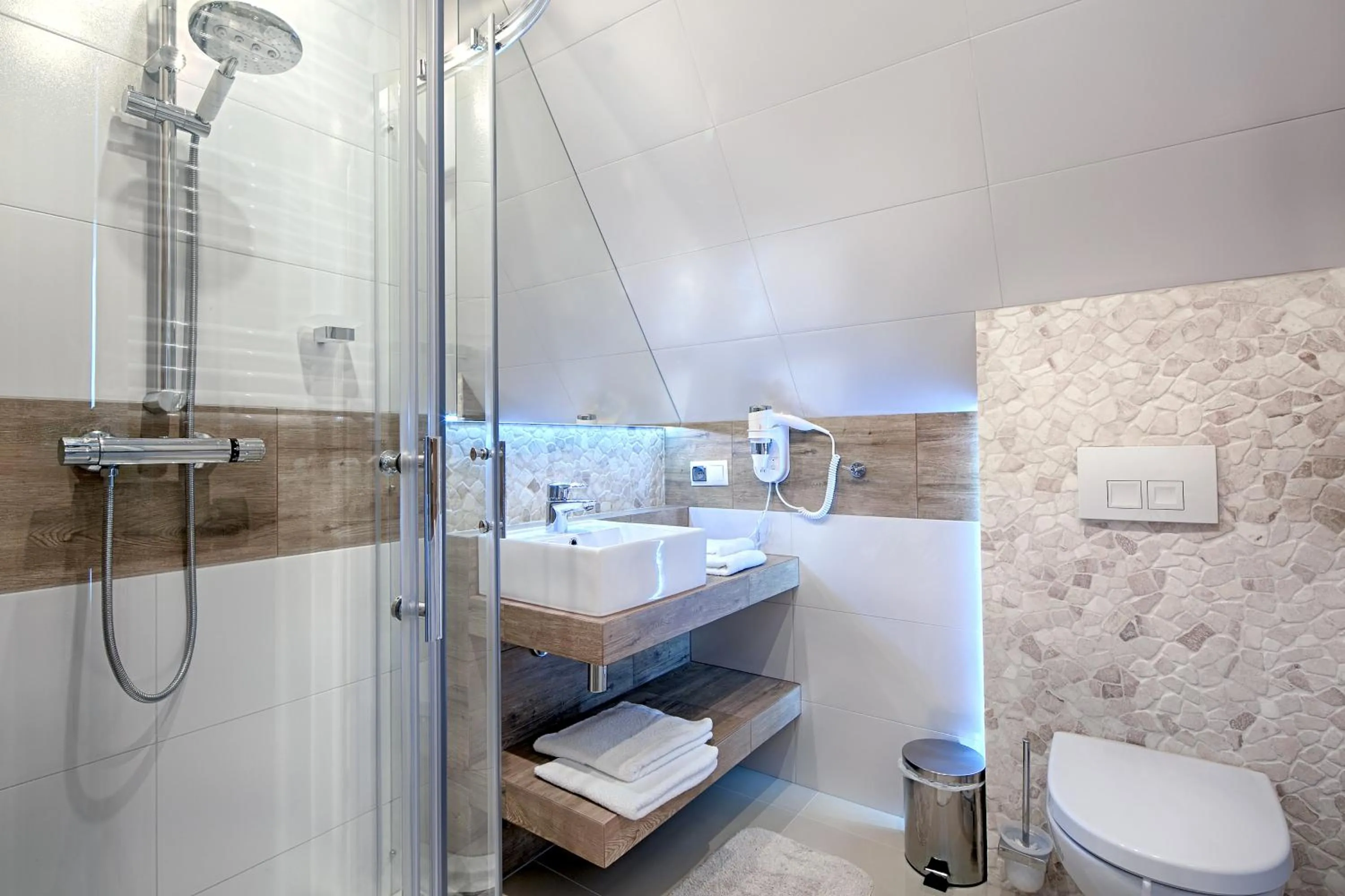 Shower in Gordonówka Residence & SPA- sauna i jacuzzi-przeżyj niezapomniany pobyt