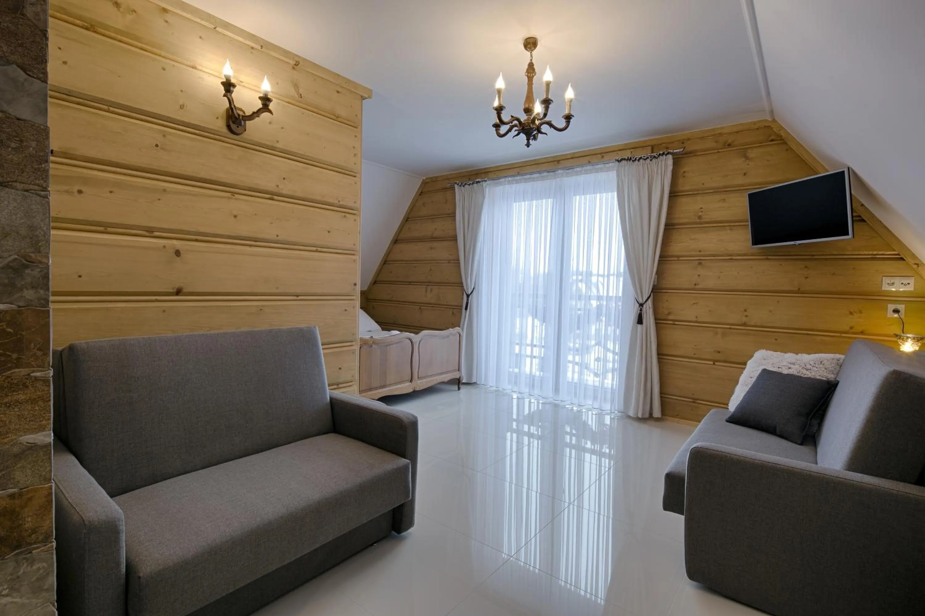TV and multimedia in Gordonówka Residence & SPA- sauna i jacuzzi-przeżyj niezapomniany pobyt