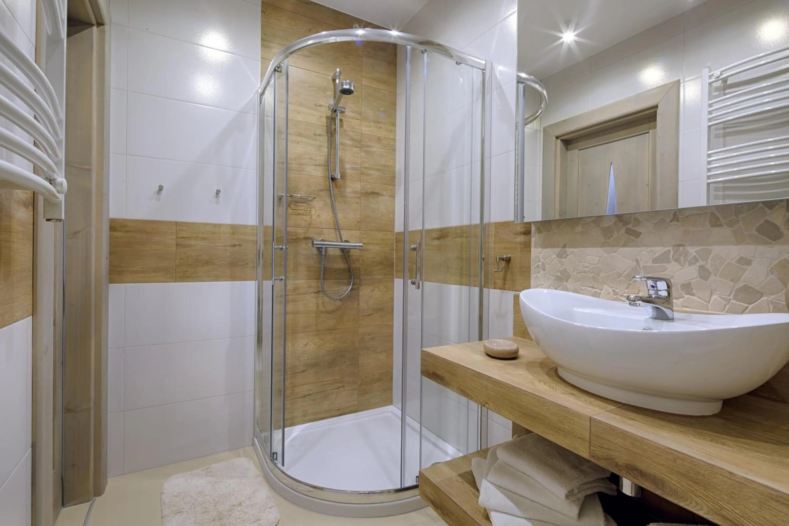 Shower in Gordonówka Residence & SPA- sauna i jacuzzi-przeżyj niezapomniany pobyt
