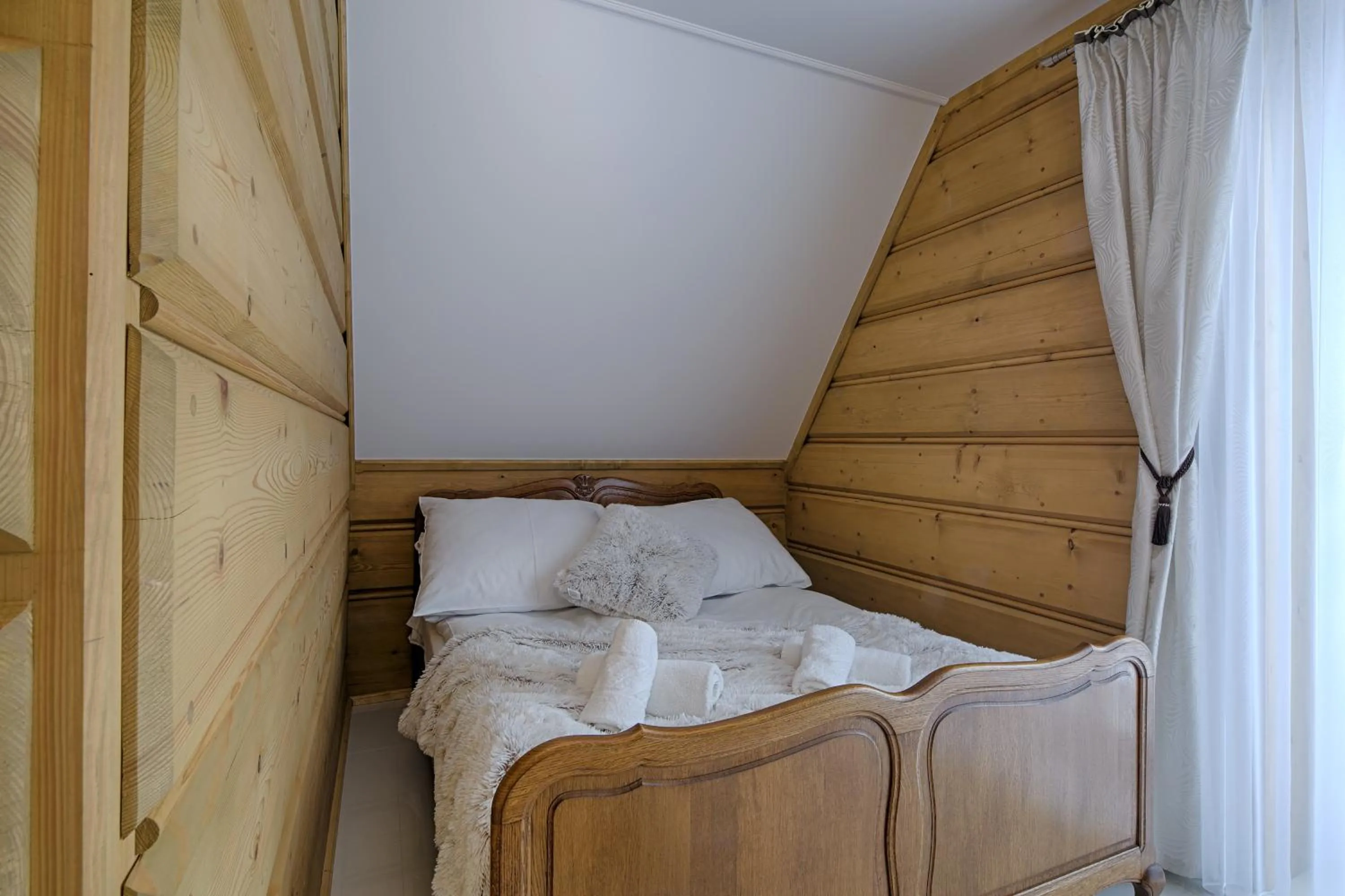 Bed in Gordonówka Residence & SPA- sauna i jacuzzi-przeżyj niezapomniany pobyt