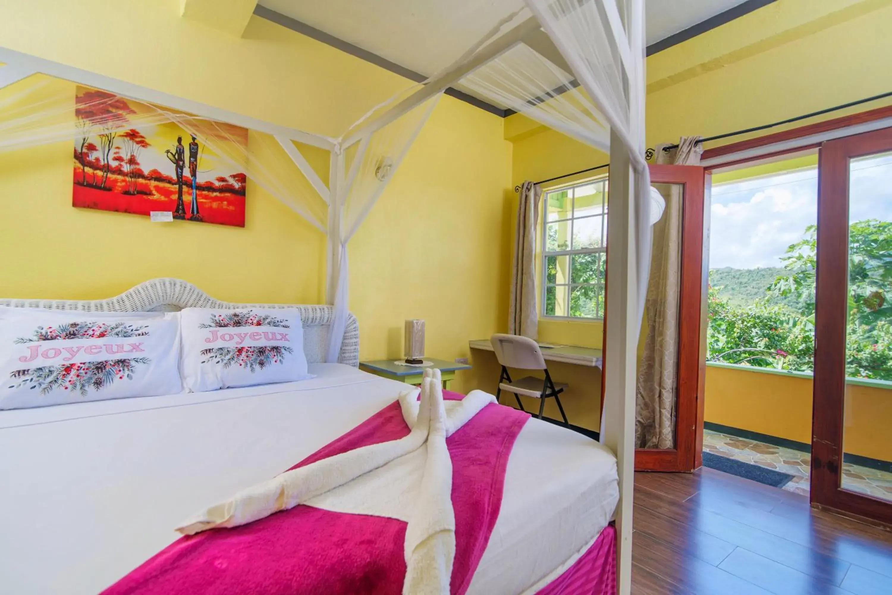 Deluxe King Suite in Tropical Paradise View Deluxe King Suite in Tropical Paradise View