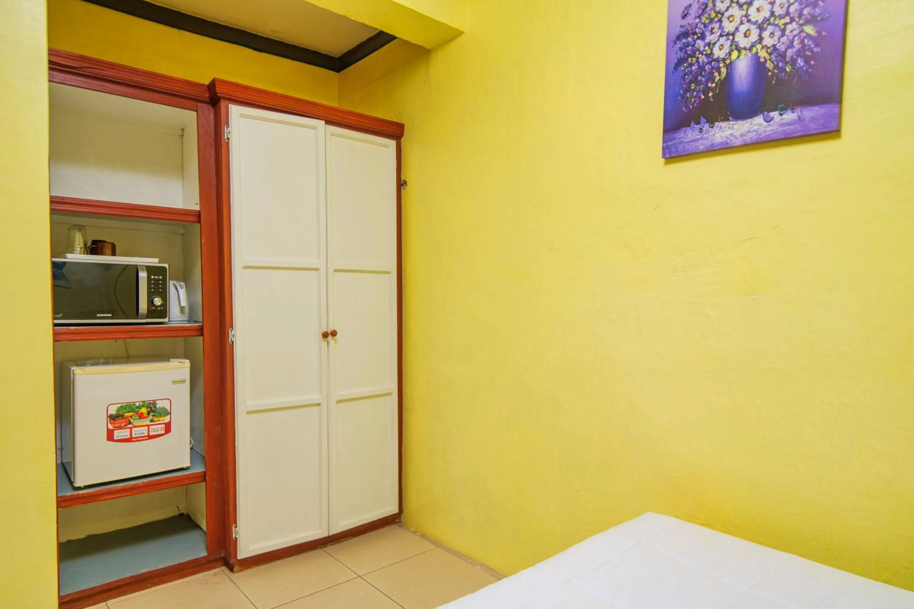 Kitchen or kitchenette, Bed in Tropical Paradise View