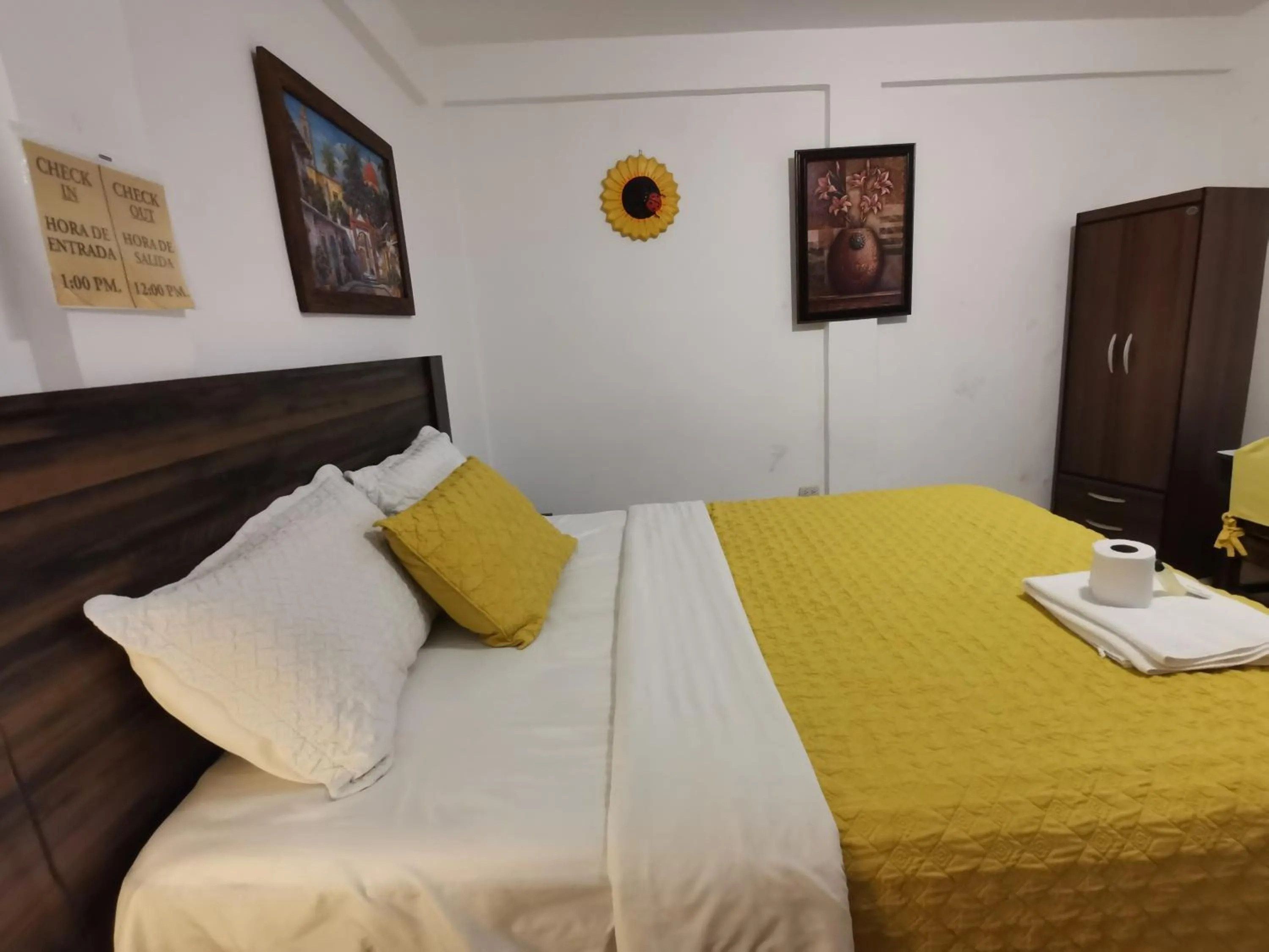 Bed in Pescador Hotel PH