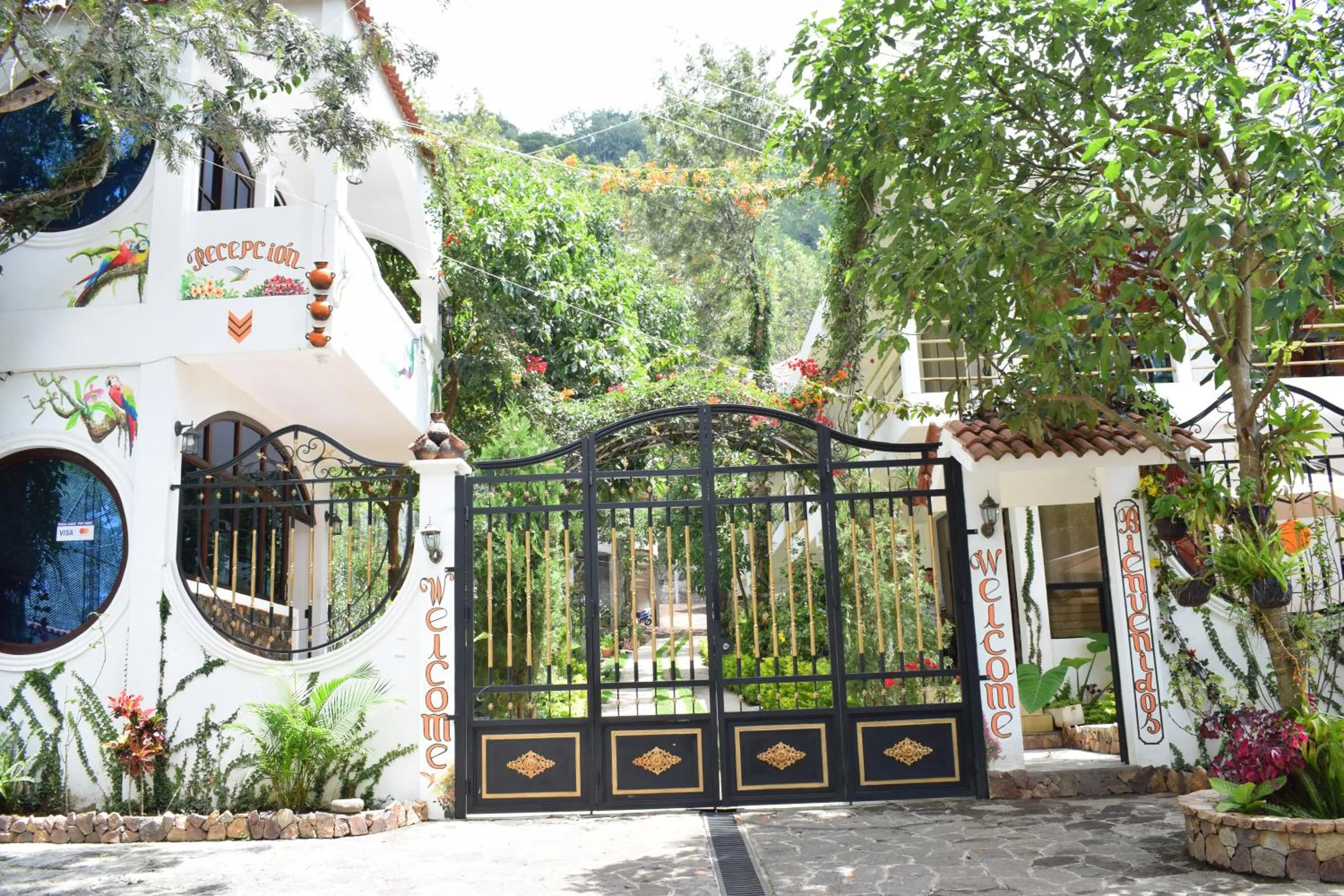 Facade/entrance in Pescador Hotel PH
