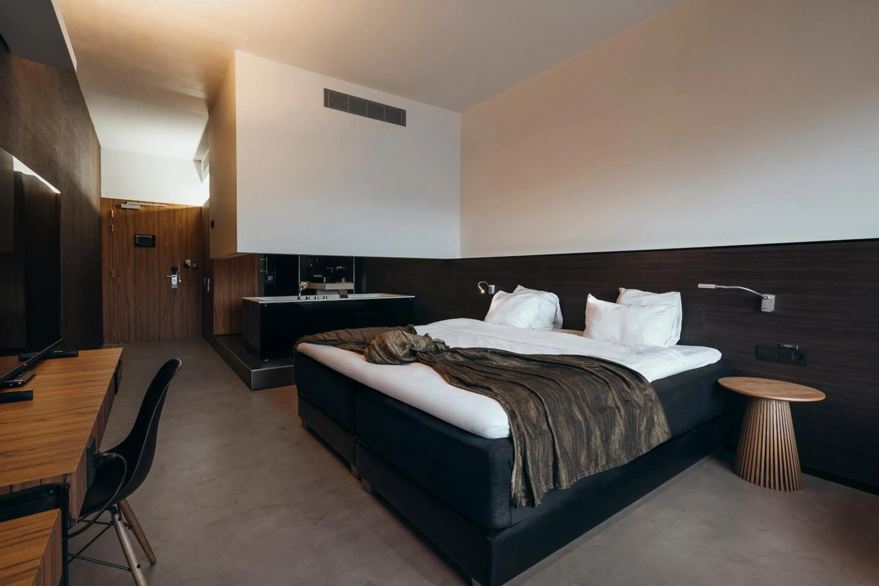 Bed in Carbon Hotel