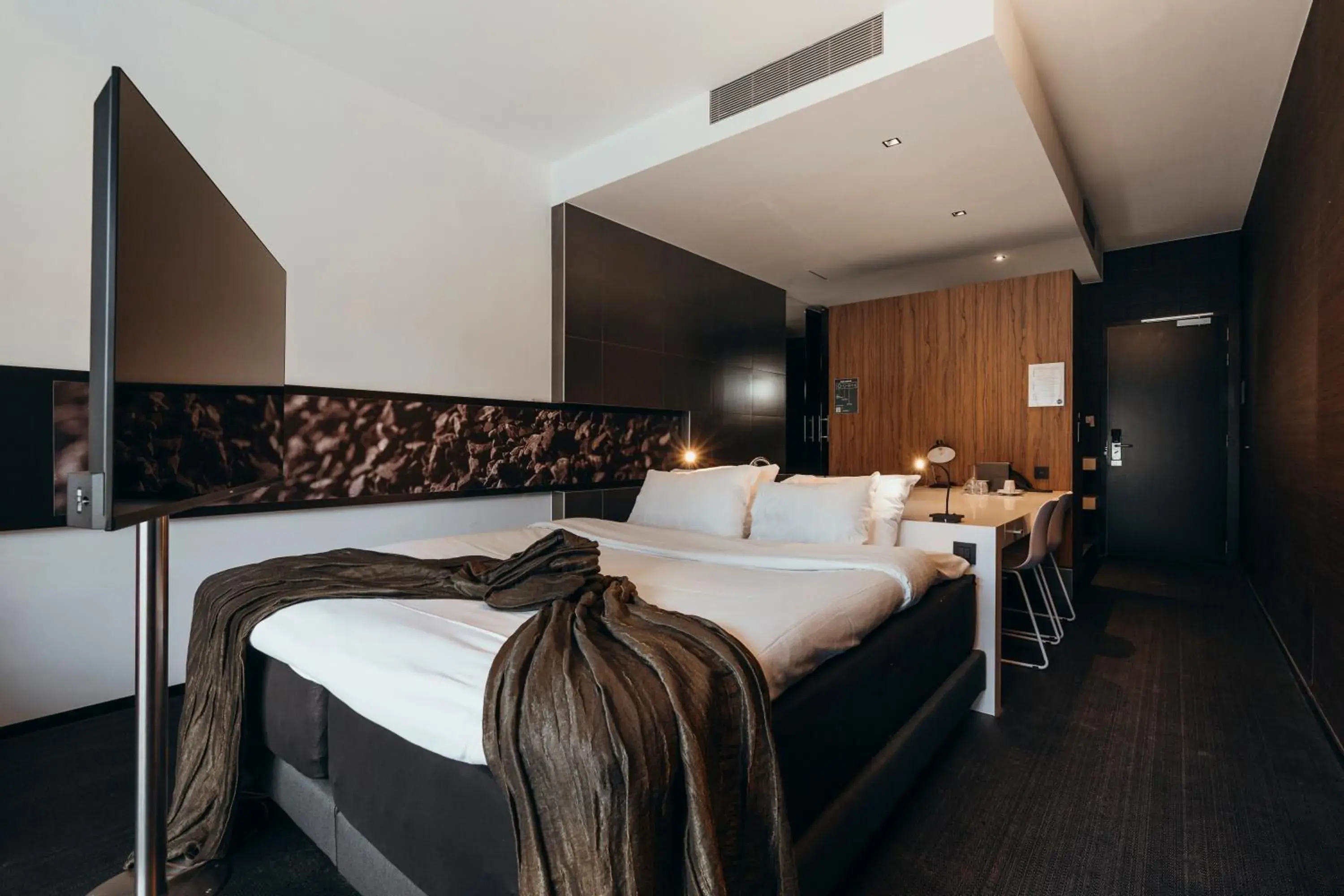 Deluxe Double Room with Bath in Carbon Hotel Deluxe Double Room with Bath in Carbon Hotel