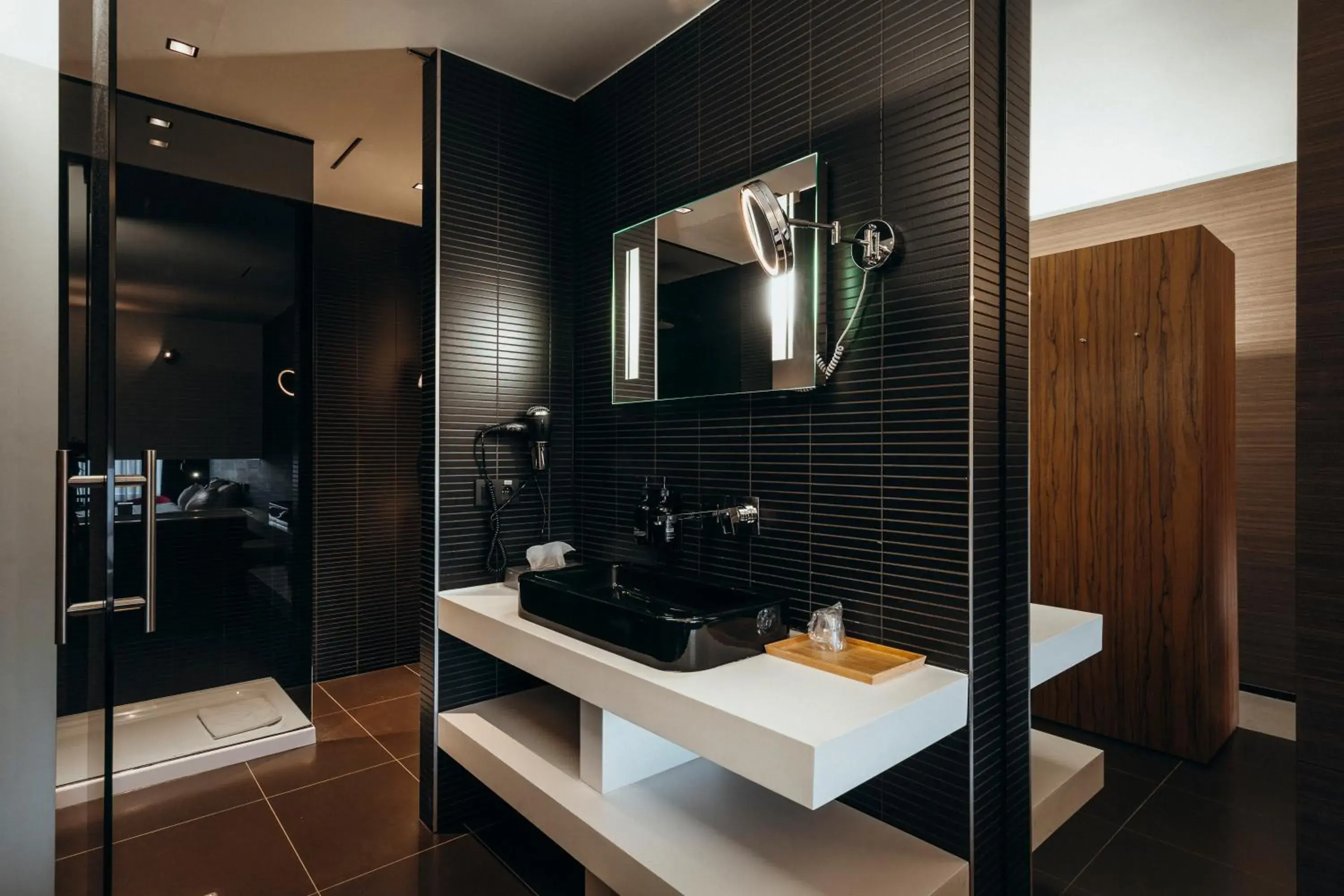 Deluxe Double Room with Bath - single occupancy in Carbon Hotel Deluxe Double Room with Bath - single occupancy in Carbon Hotel
