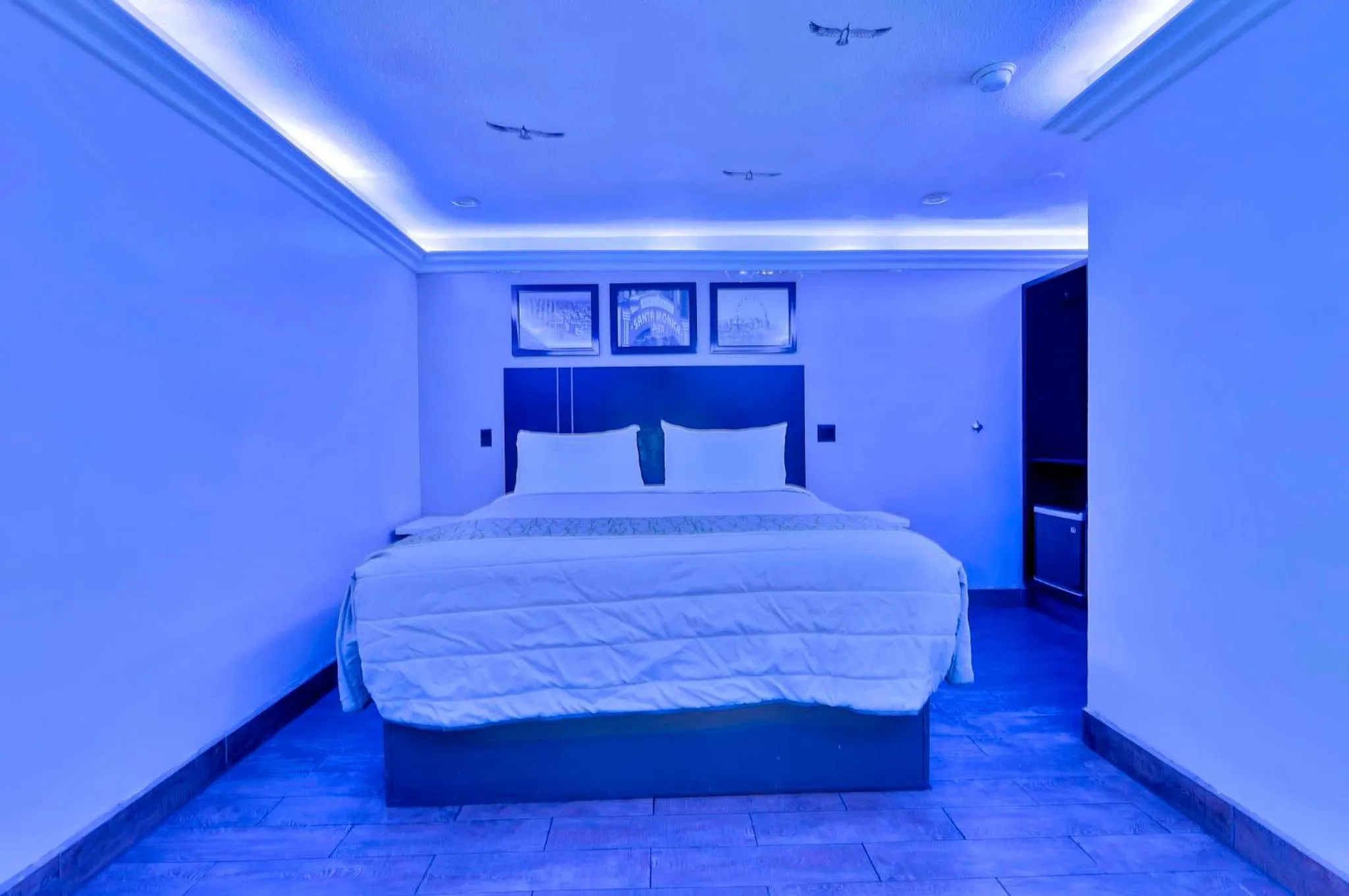 Bedroom, Bed in Mid City Inn