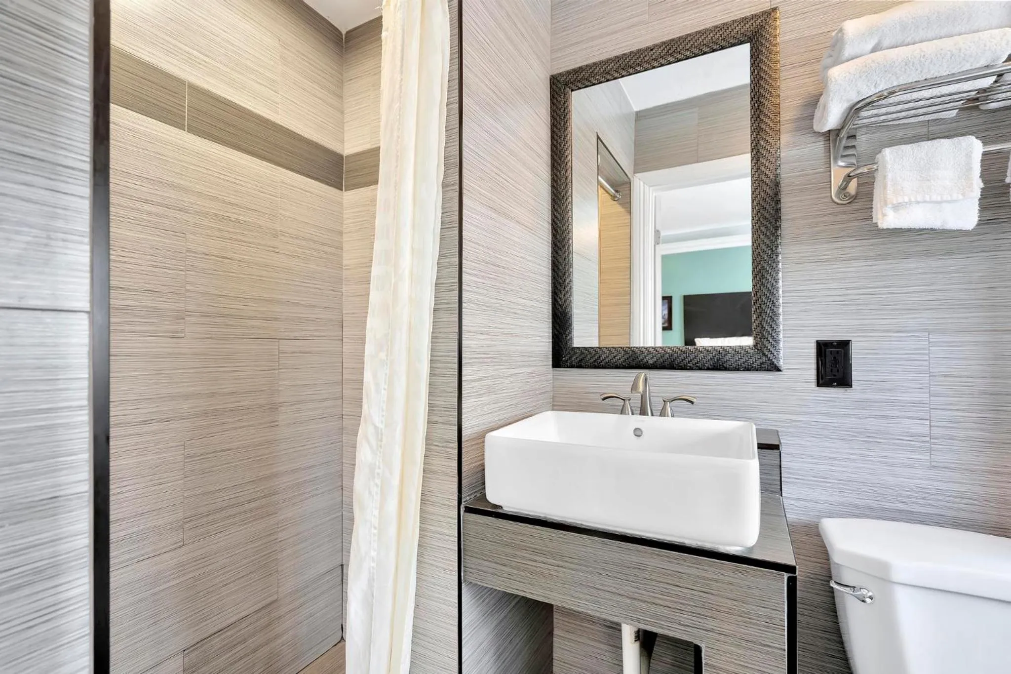 Bathroom in Mid City Inn