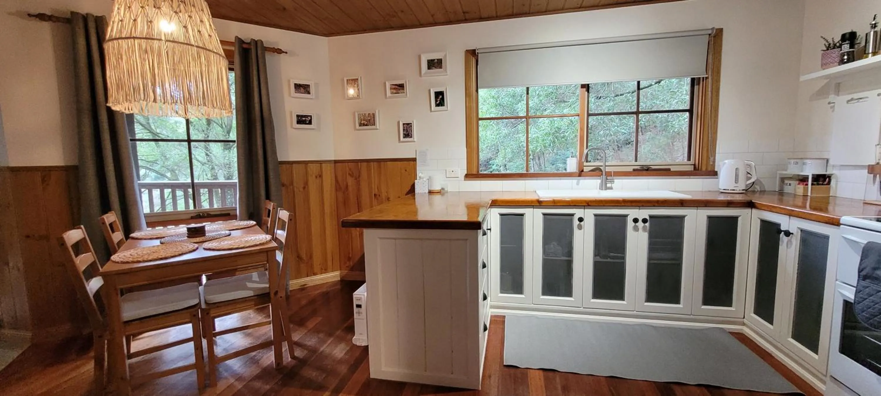 Kitchen or kitchenette in Tall Trees Eco Retreat - Blackwood Cottage