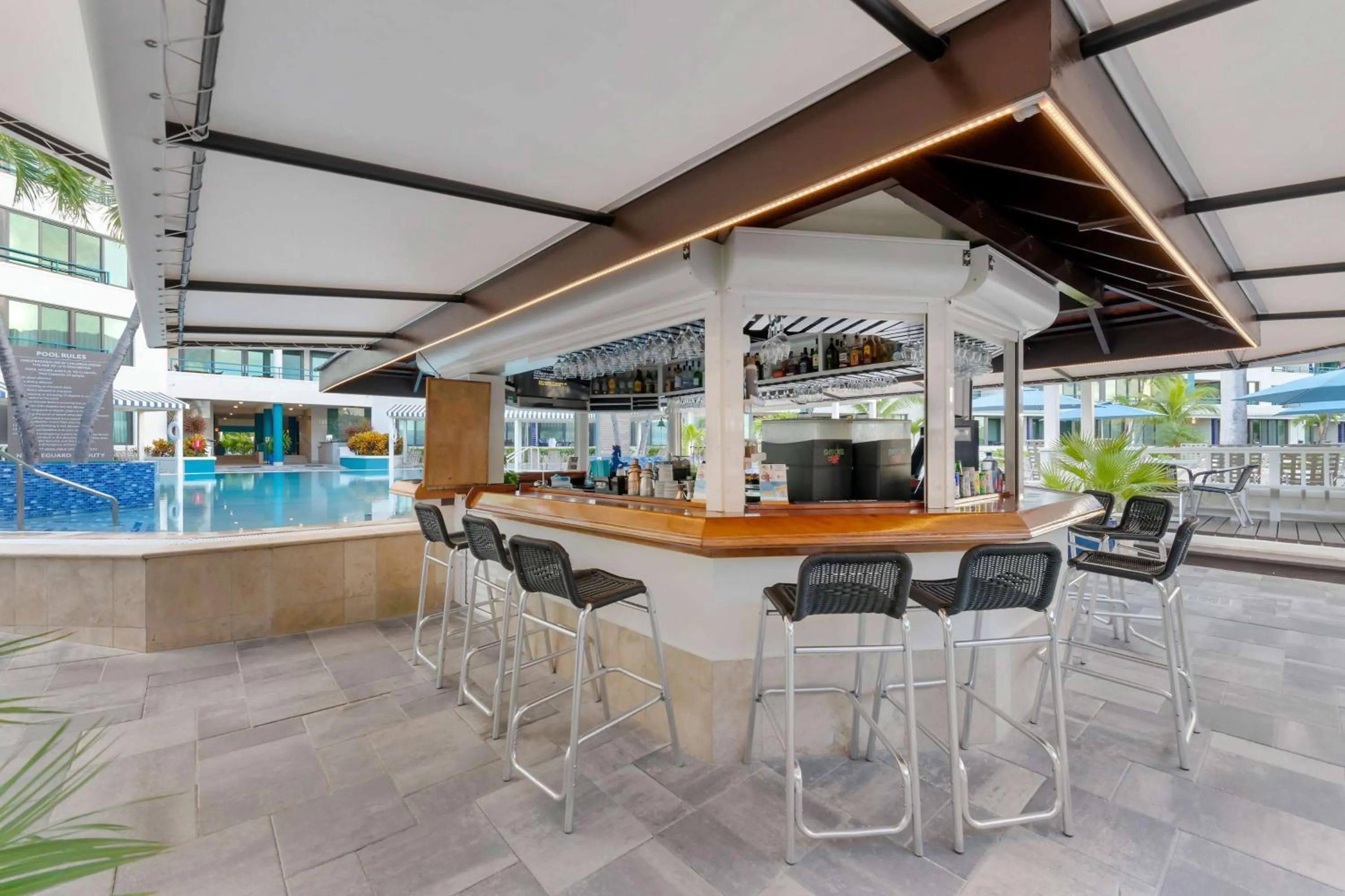 Lounge or bar in Hilton Vacation Club Royal Palm St Maarten