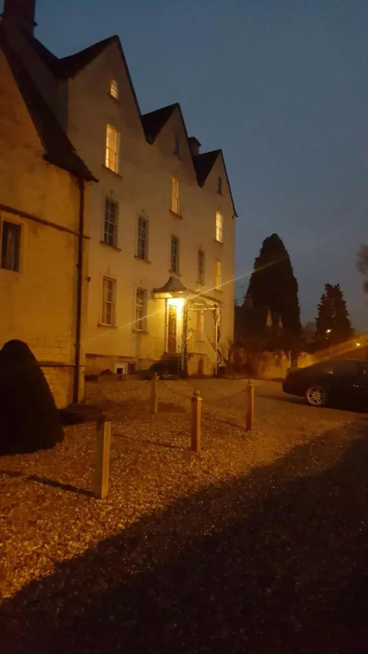 Street view in Grigshot Apartment Street view in Grigshot Apartment