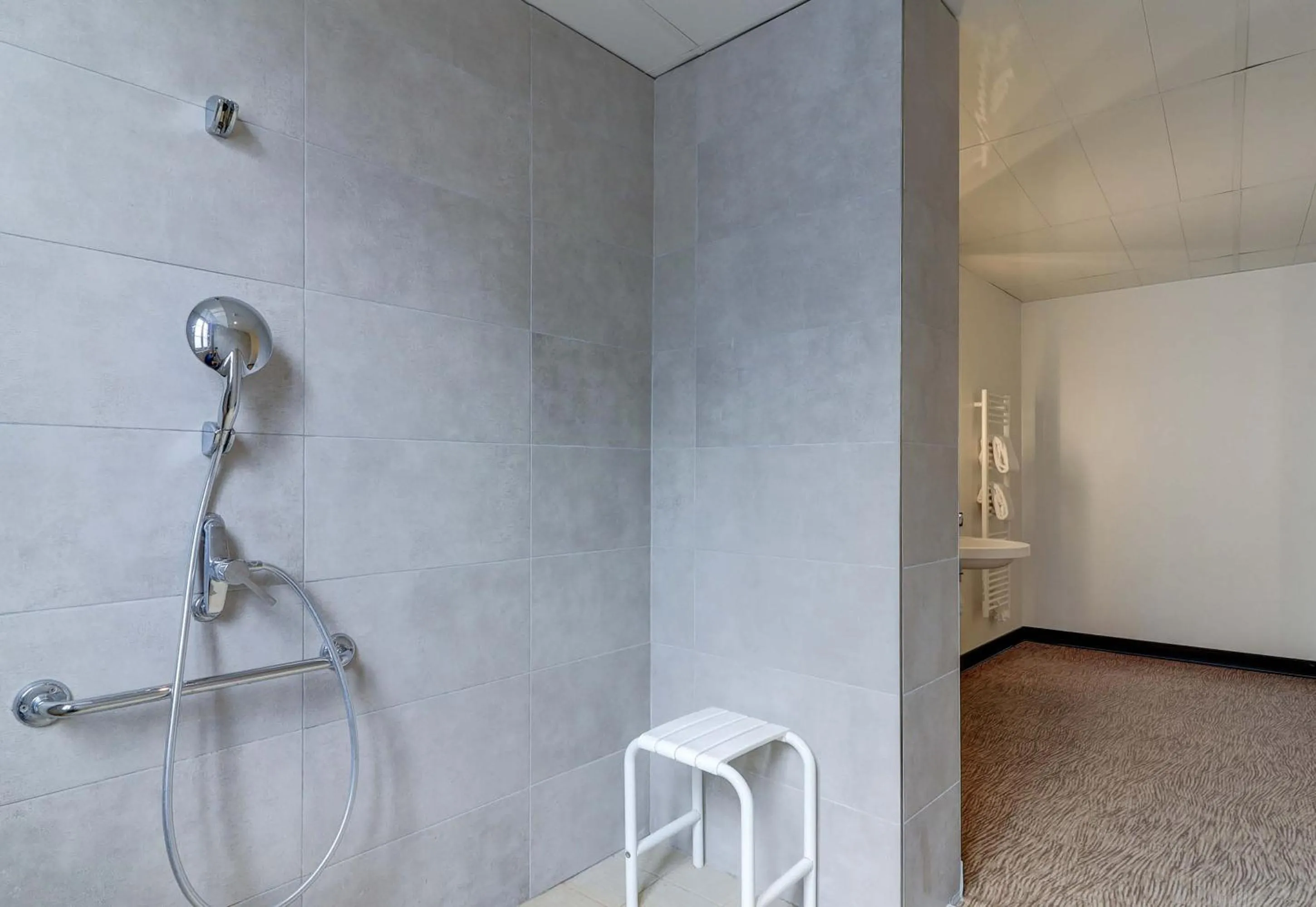 Bathroom in B&B HOTEL Dijon Centre